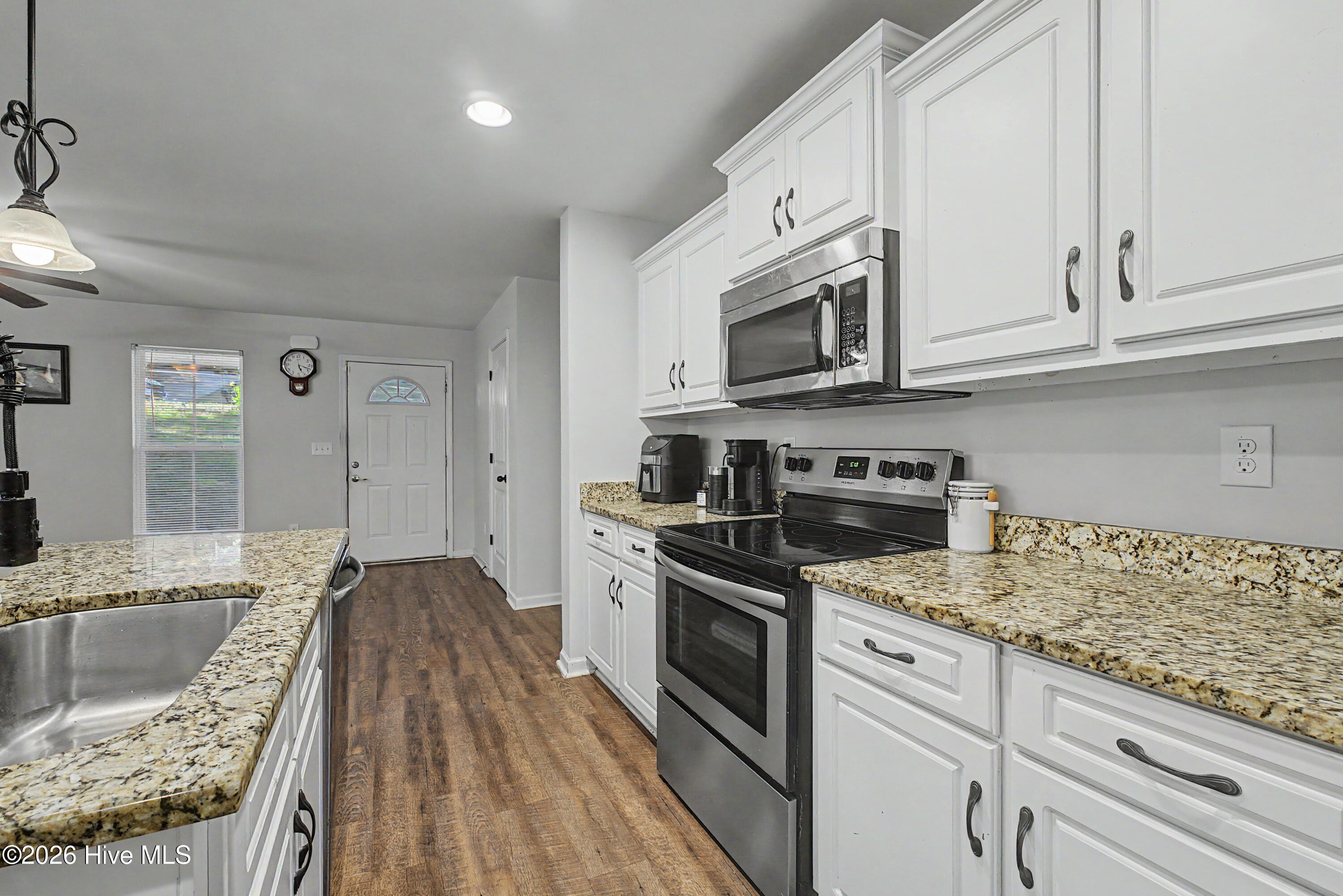 607 Ridgefield Drive Property Photo 8