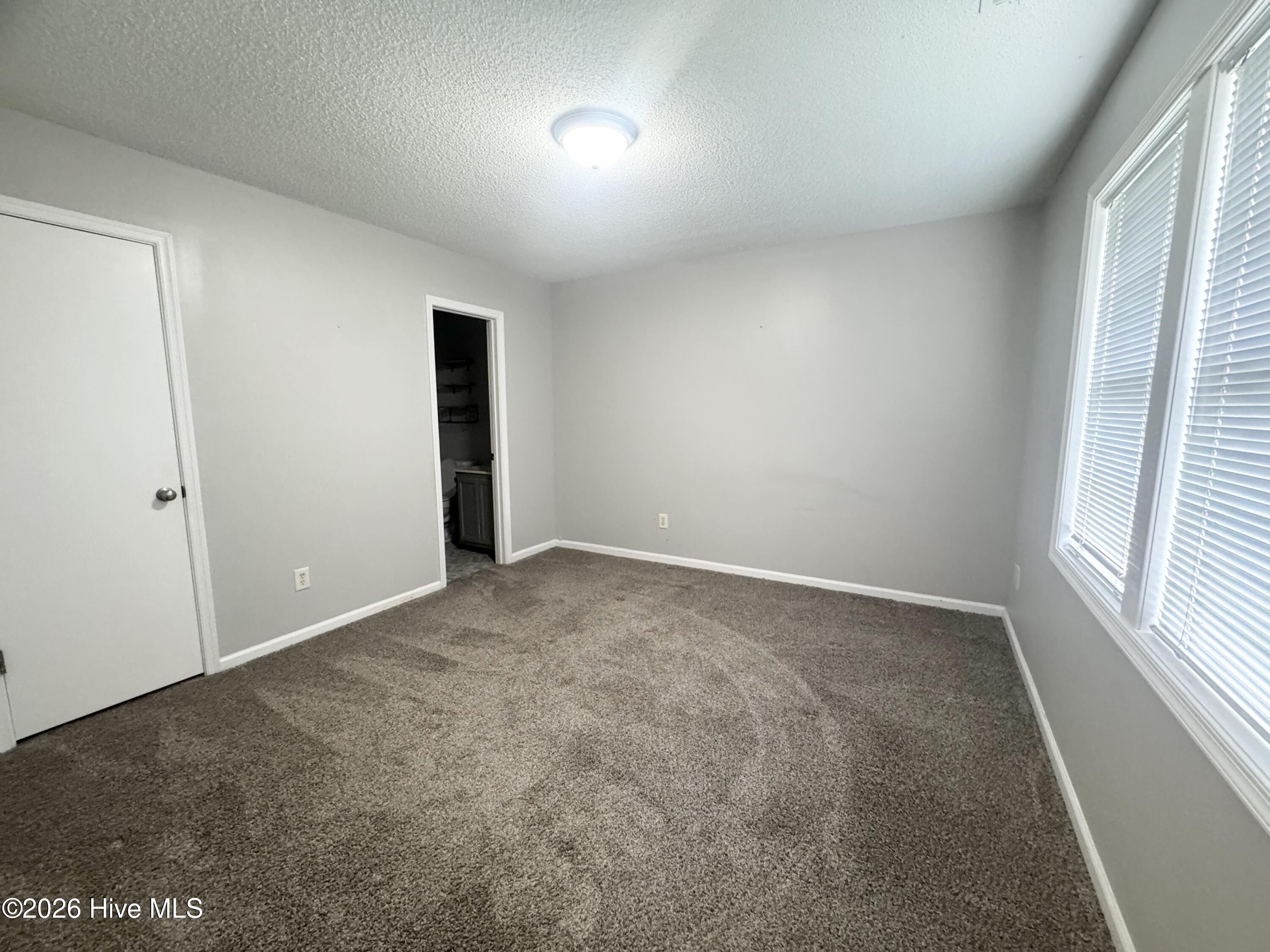 114 Old Oak Drive Property Photo 4