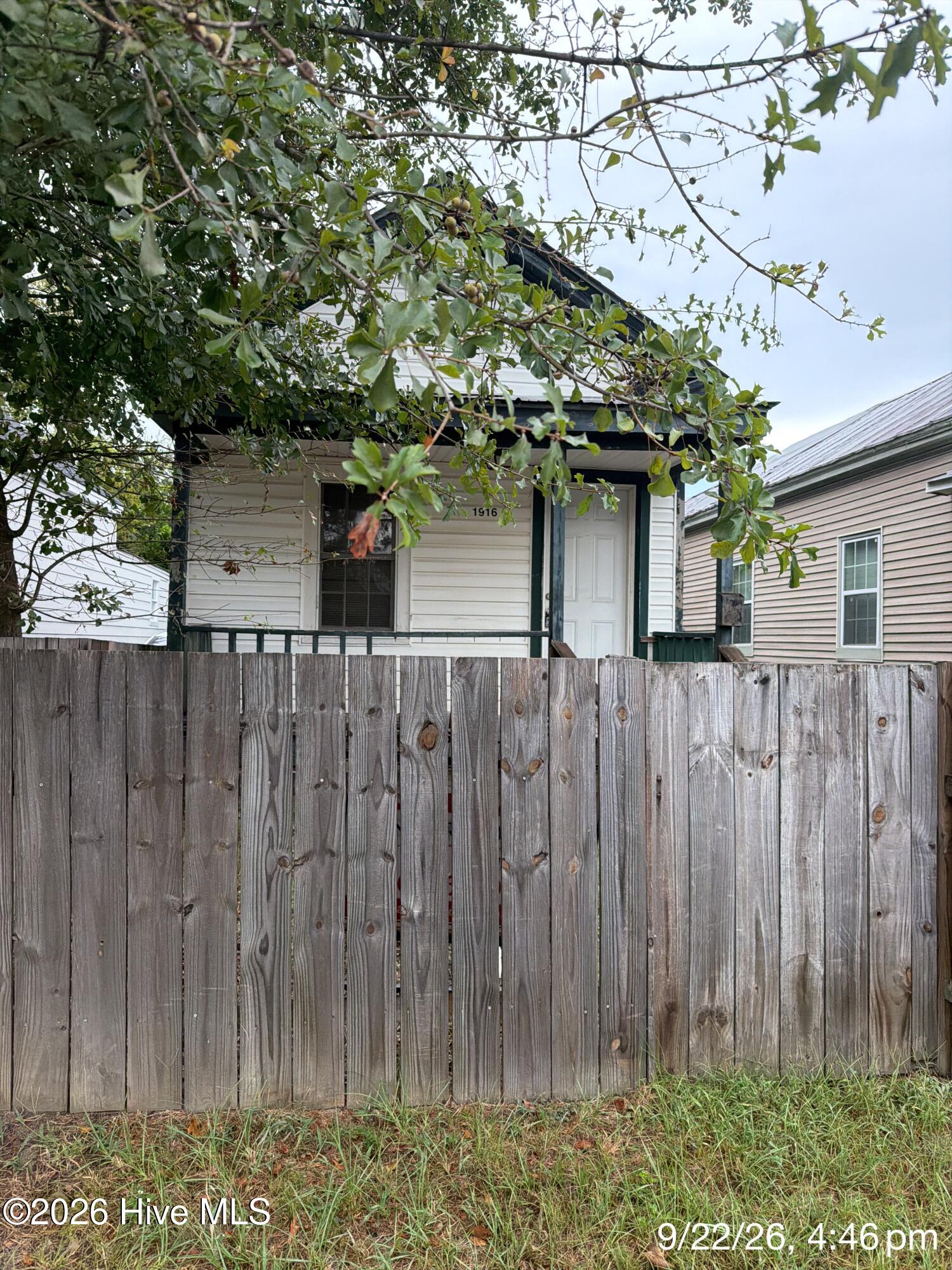 1916 Walker Street Property Photo 1