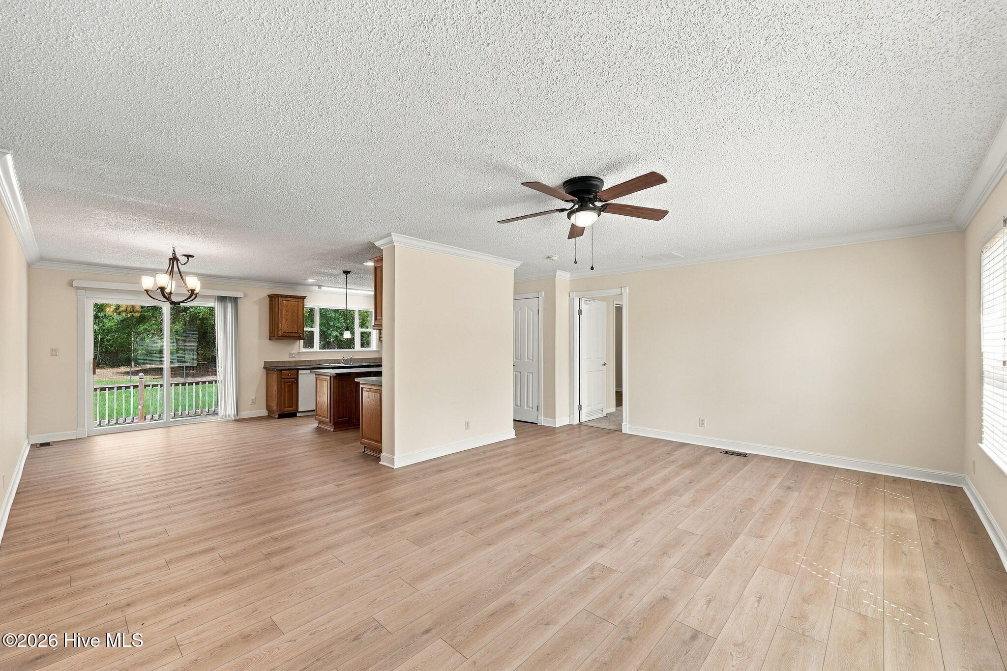 1370 Ring Road Property Photo 4