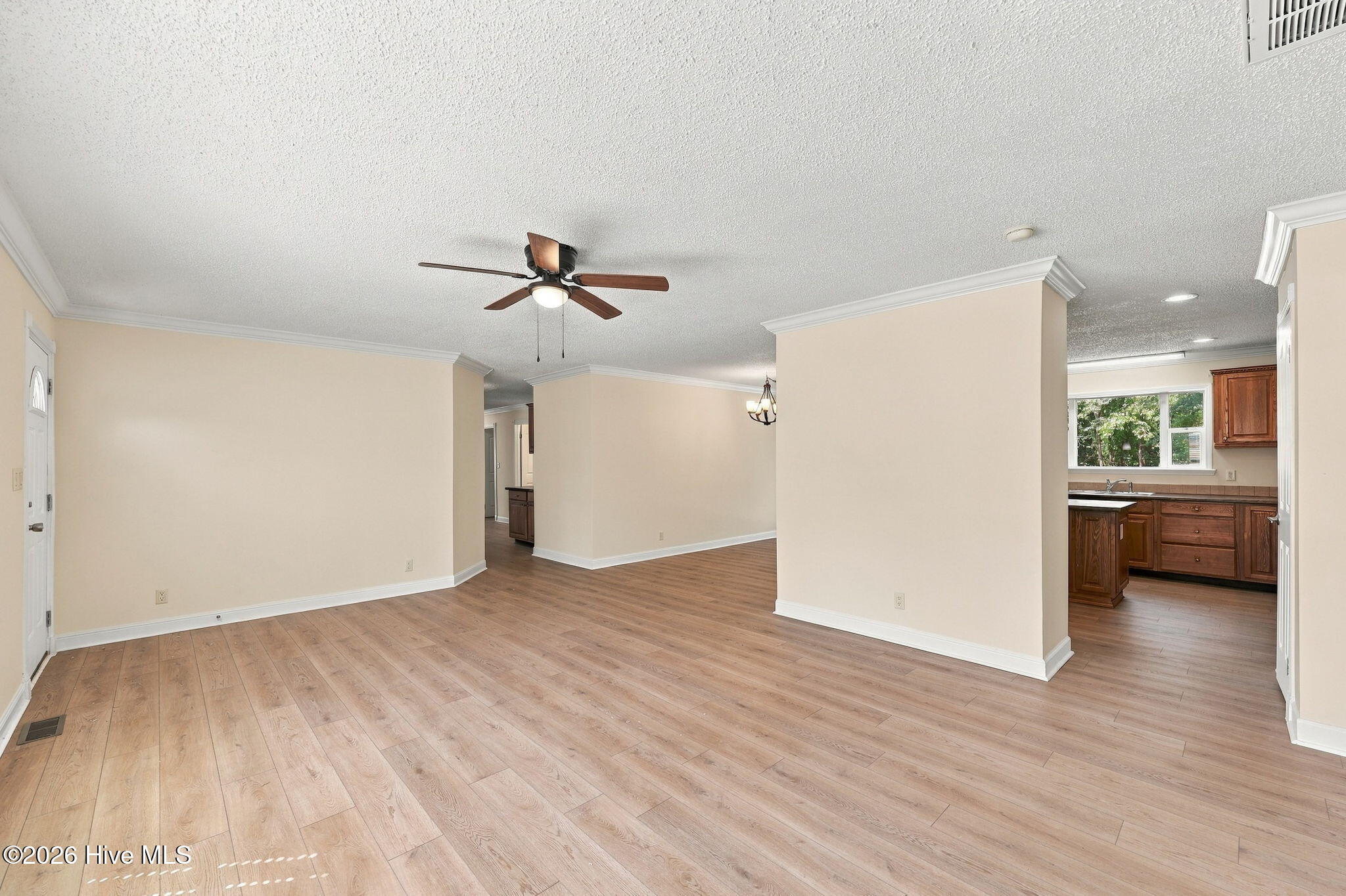 1370 Ring Road Property Photo 5