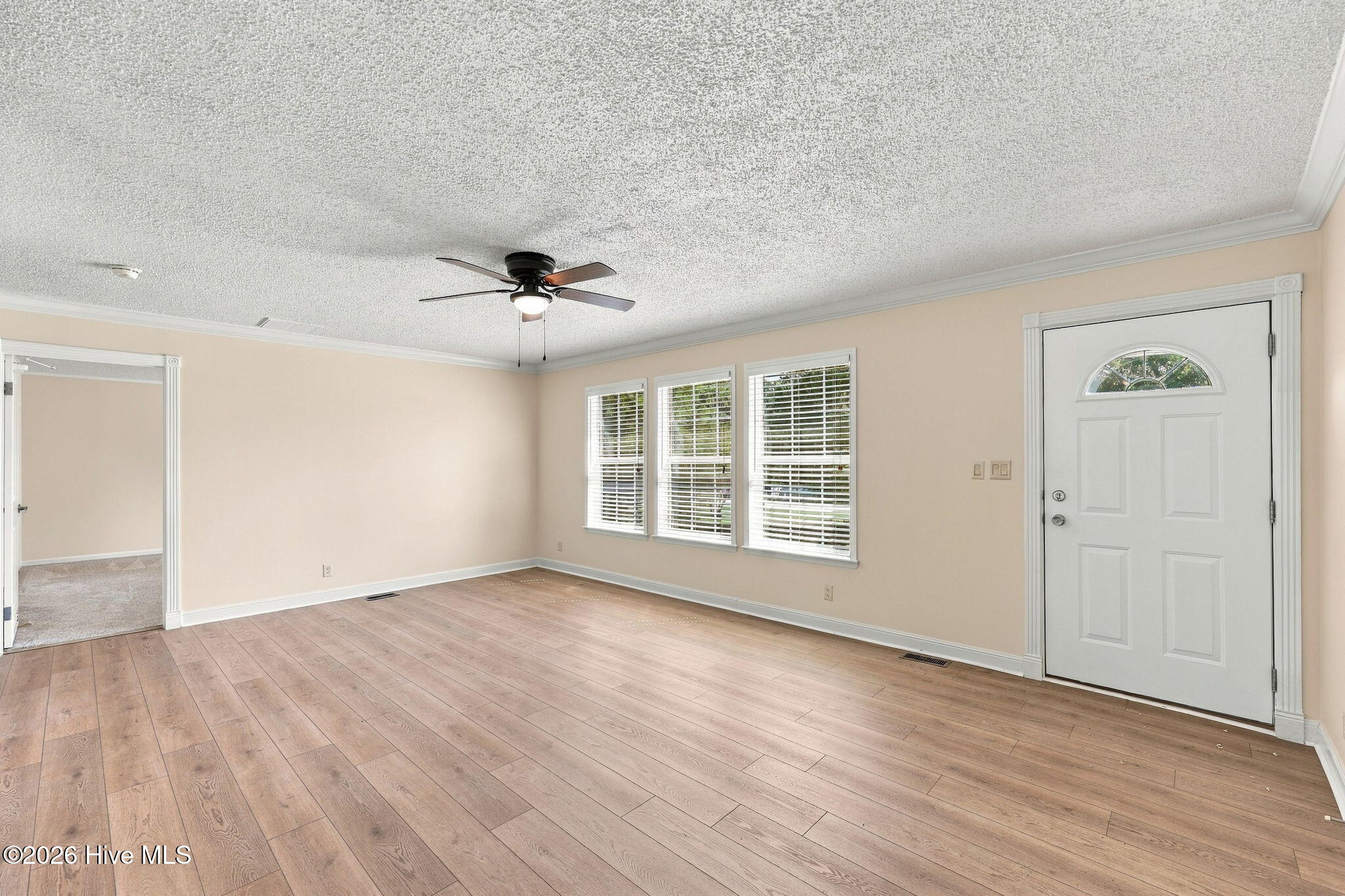 1370 Ring Road Property Photo 6