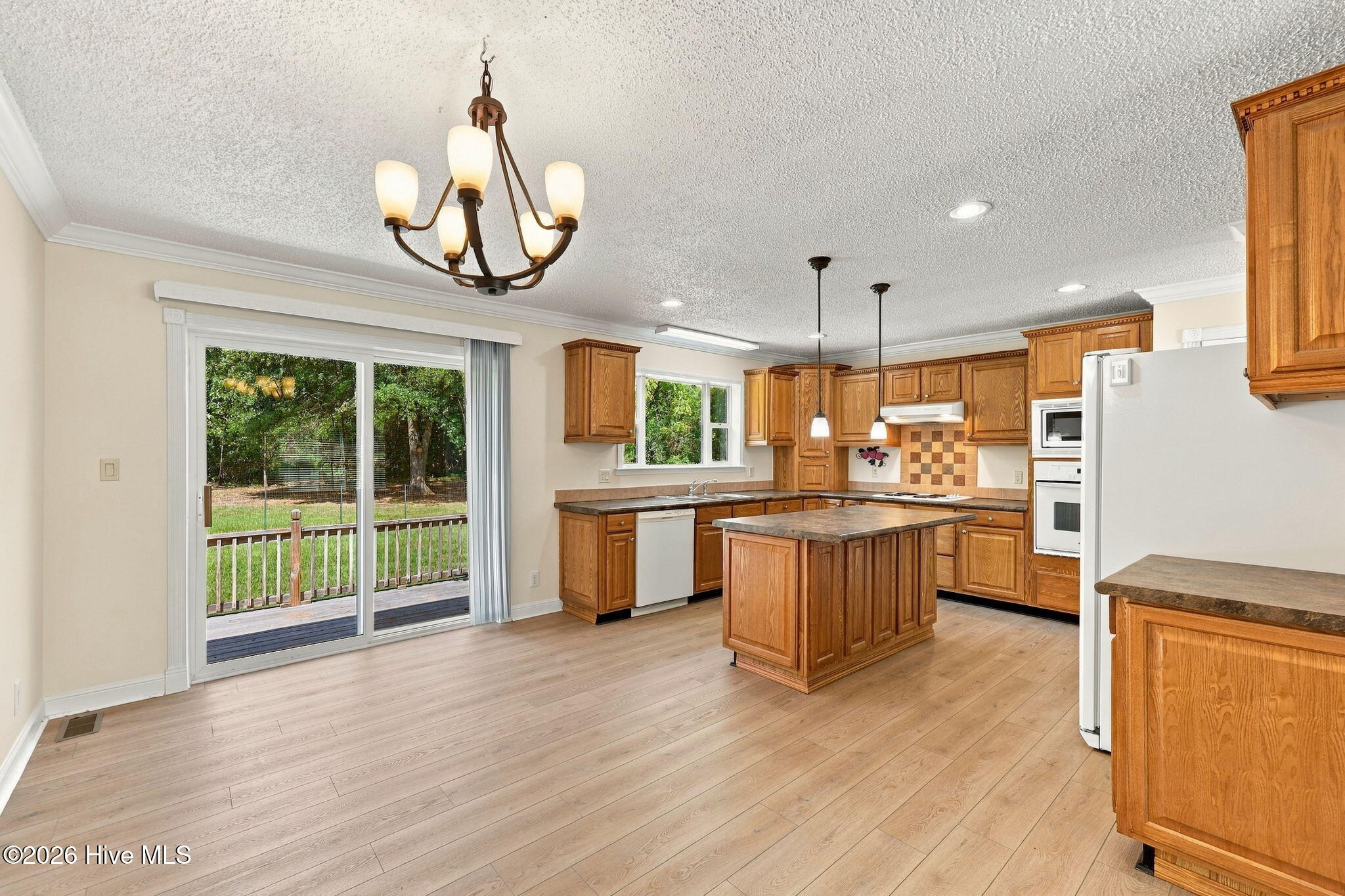 1370 Ring Road Property Photo 7