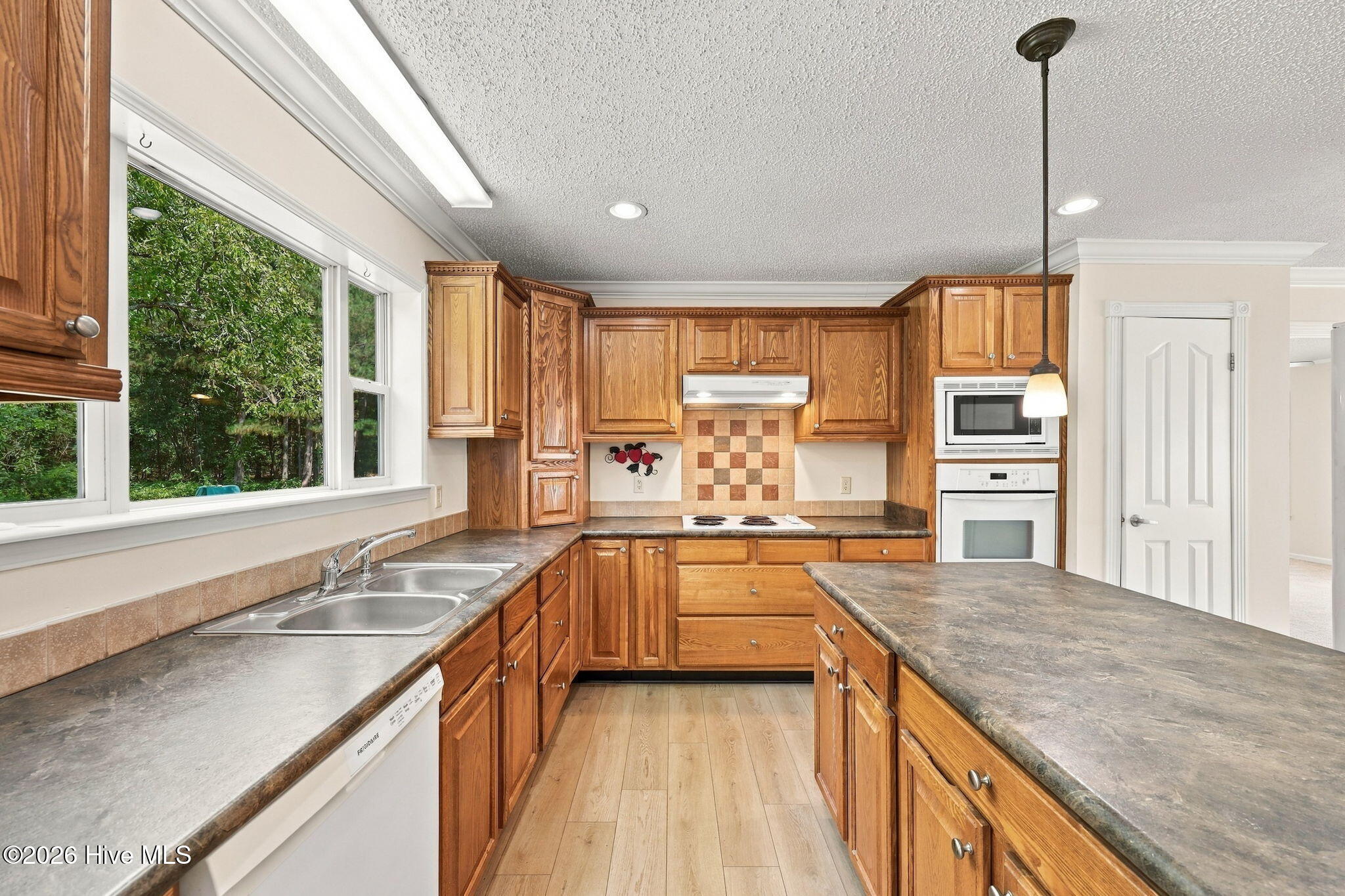 1370 Ring Road Property Photo 12