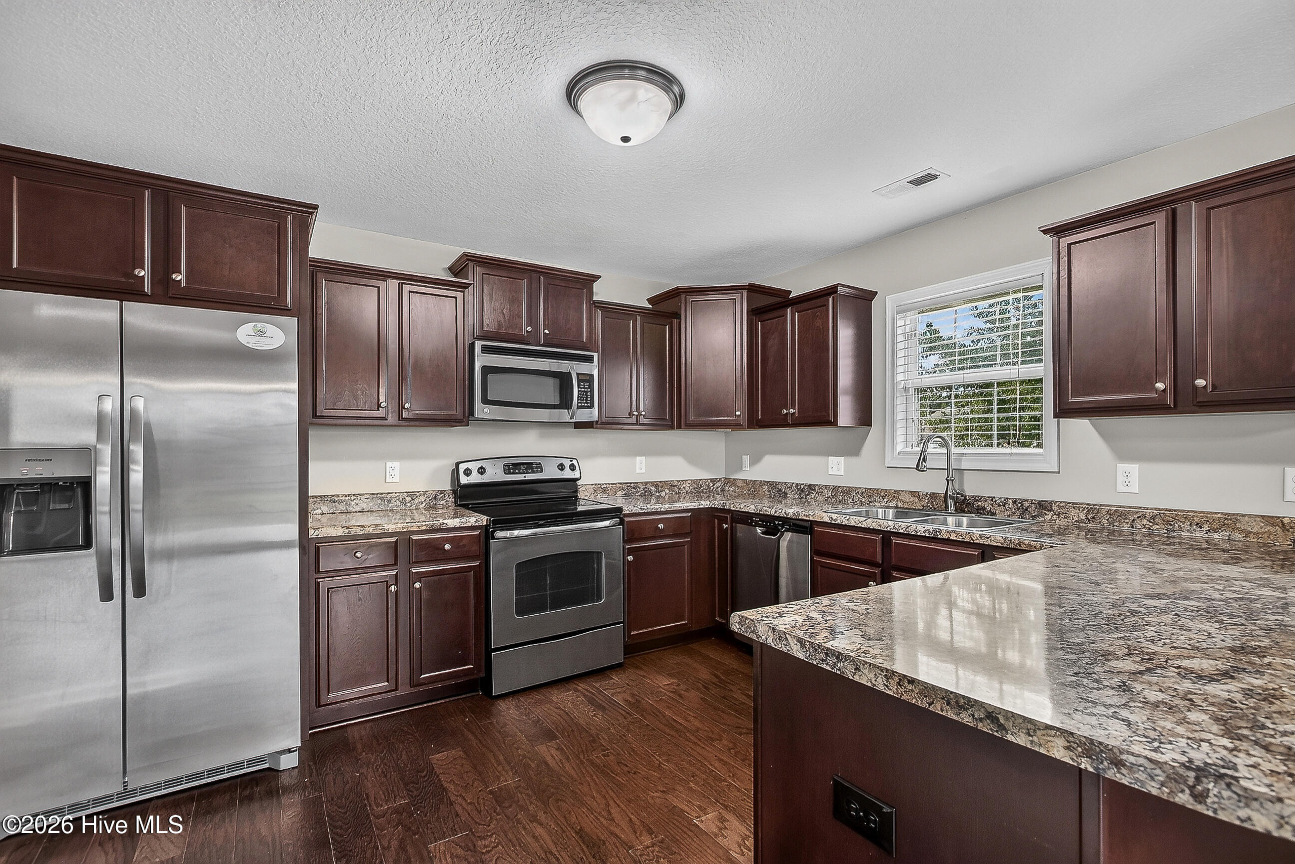 829 Dynasty Drive Property Photo 12