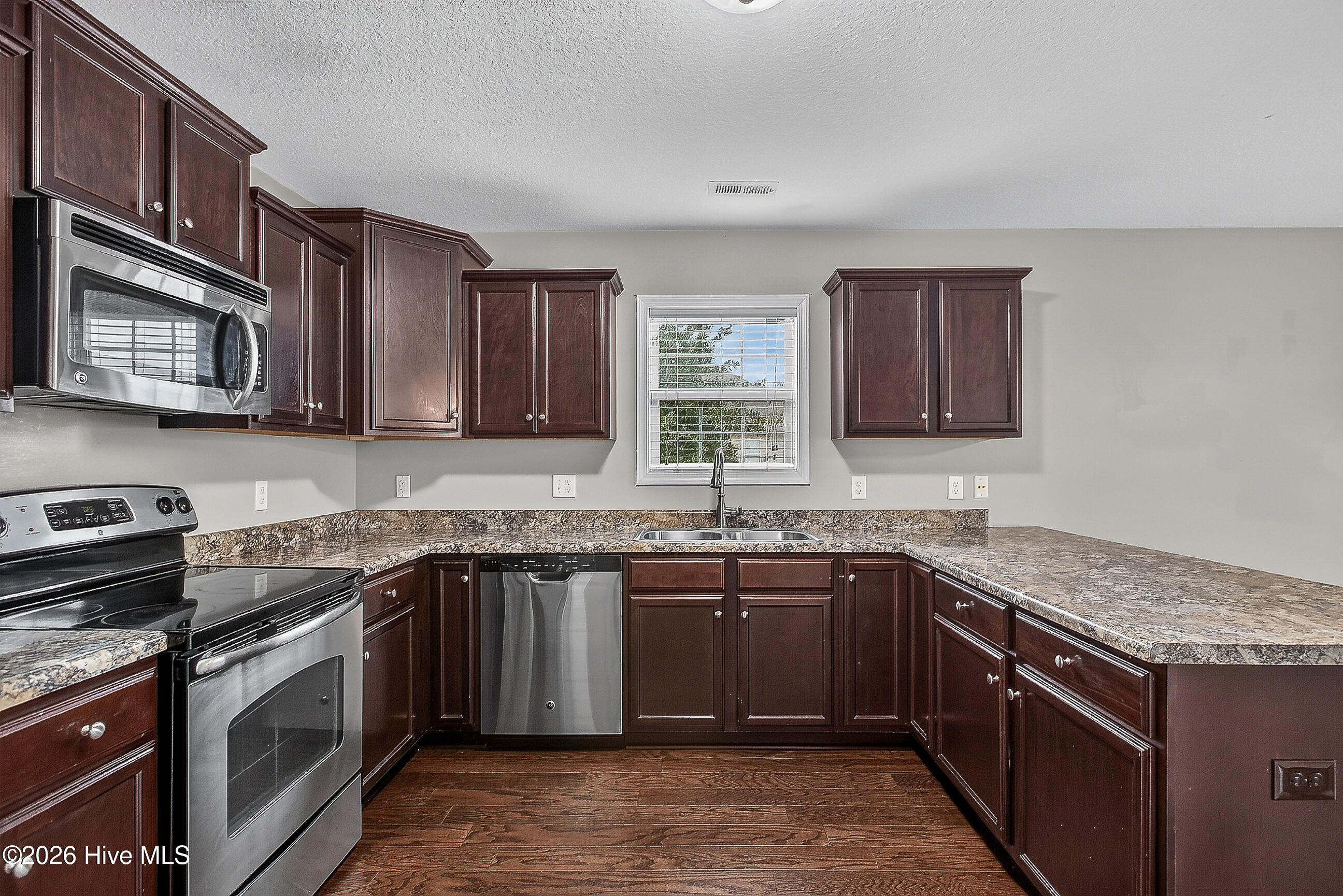 829 Dynasty Drive Property Photo 13
