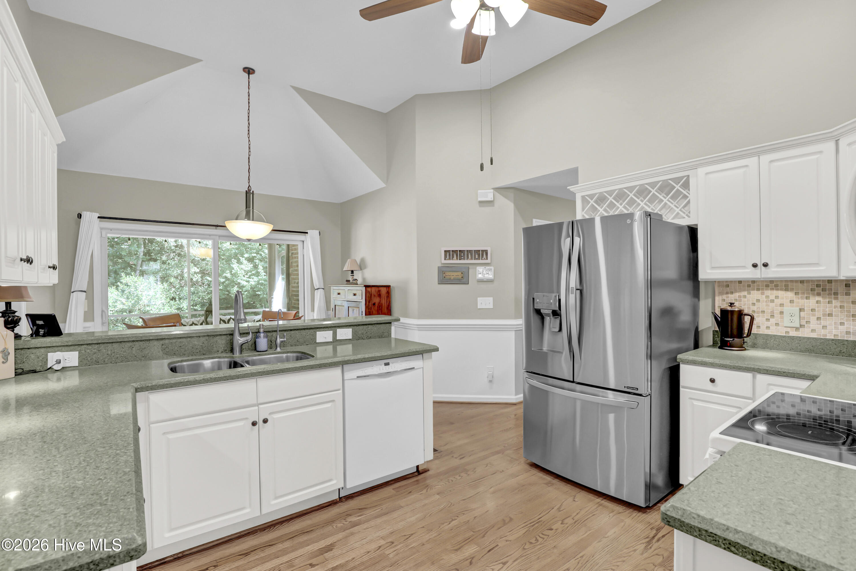 645 Sawgrass Road Property Photo 9