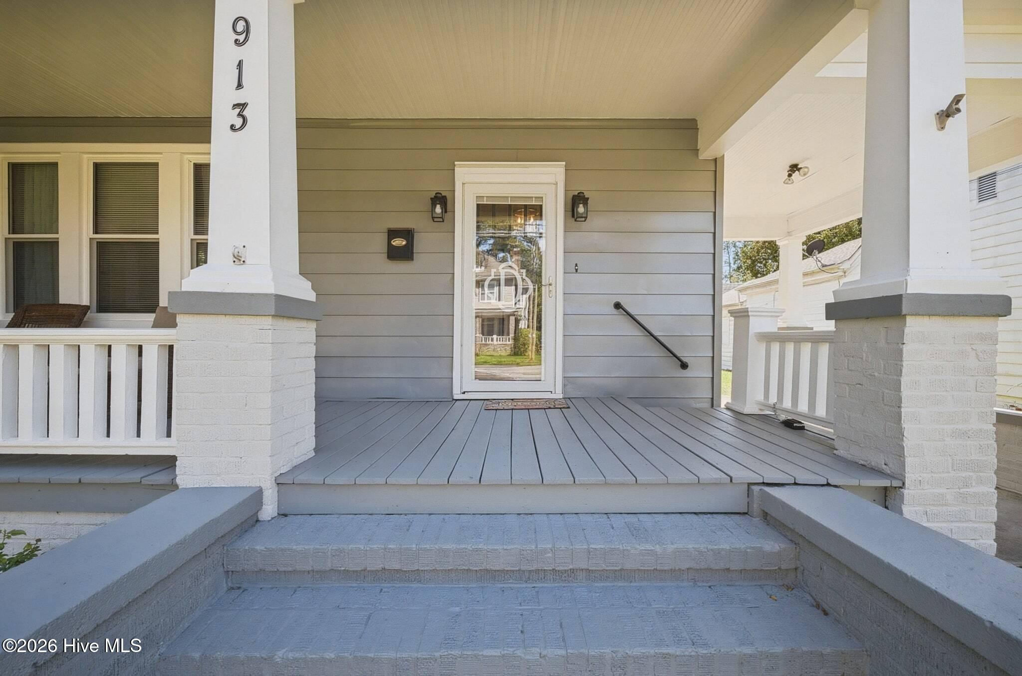 913 W Church Street Property Photo 5