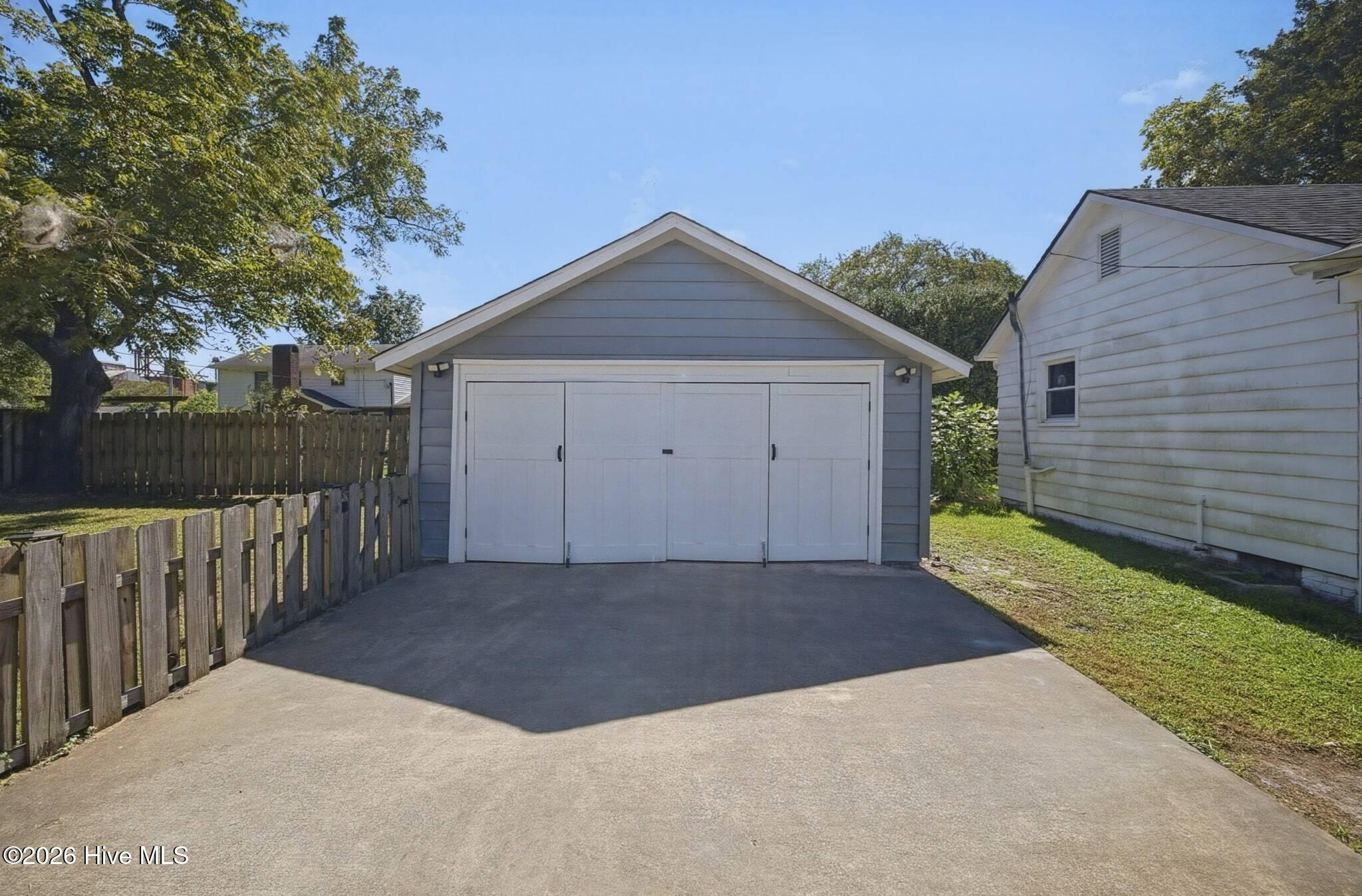 913 W Church Street Property Photo 43