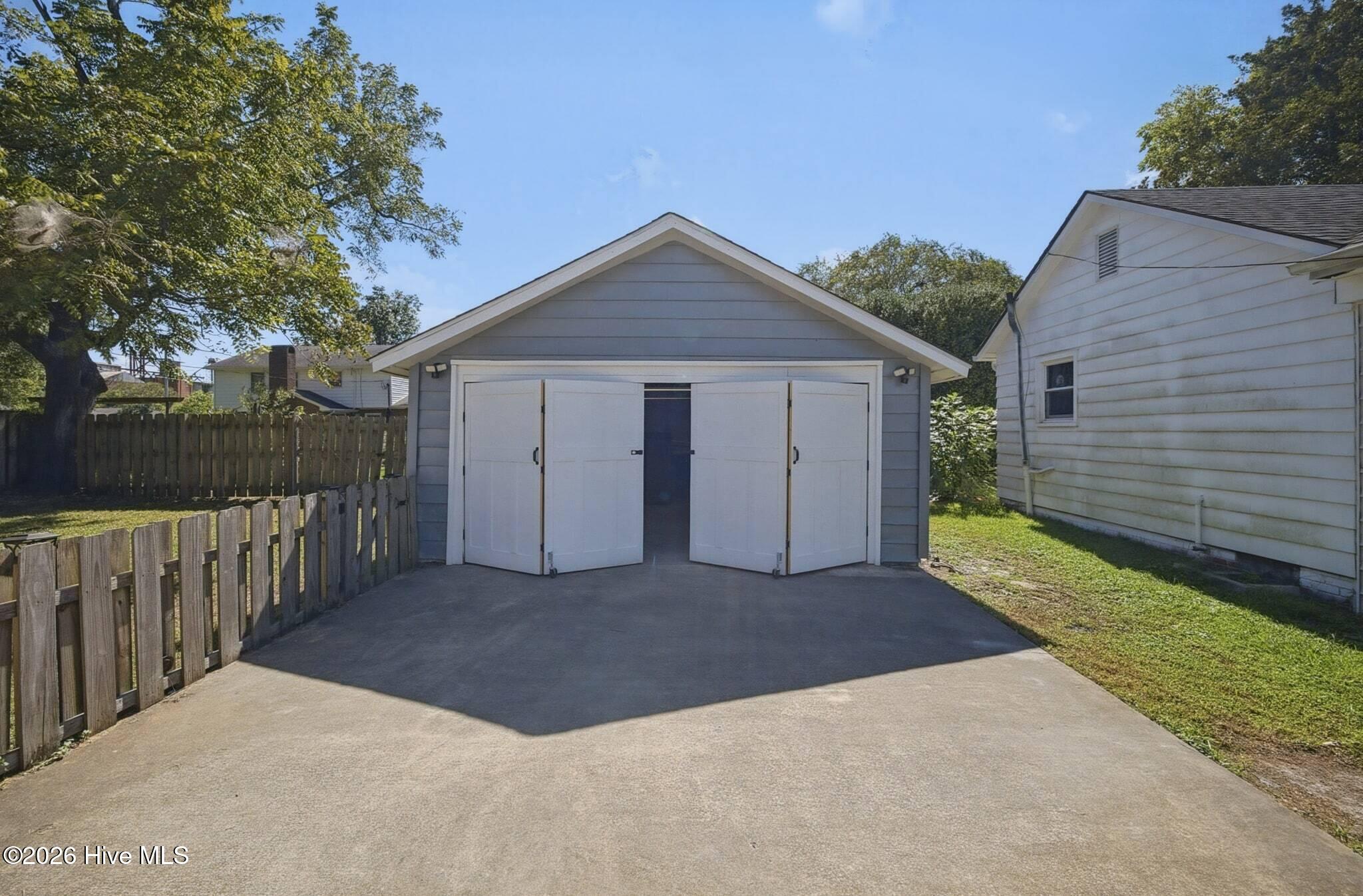 913 W Church Street Property Photo 44