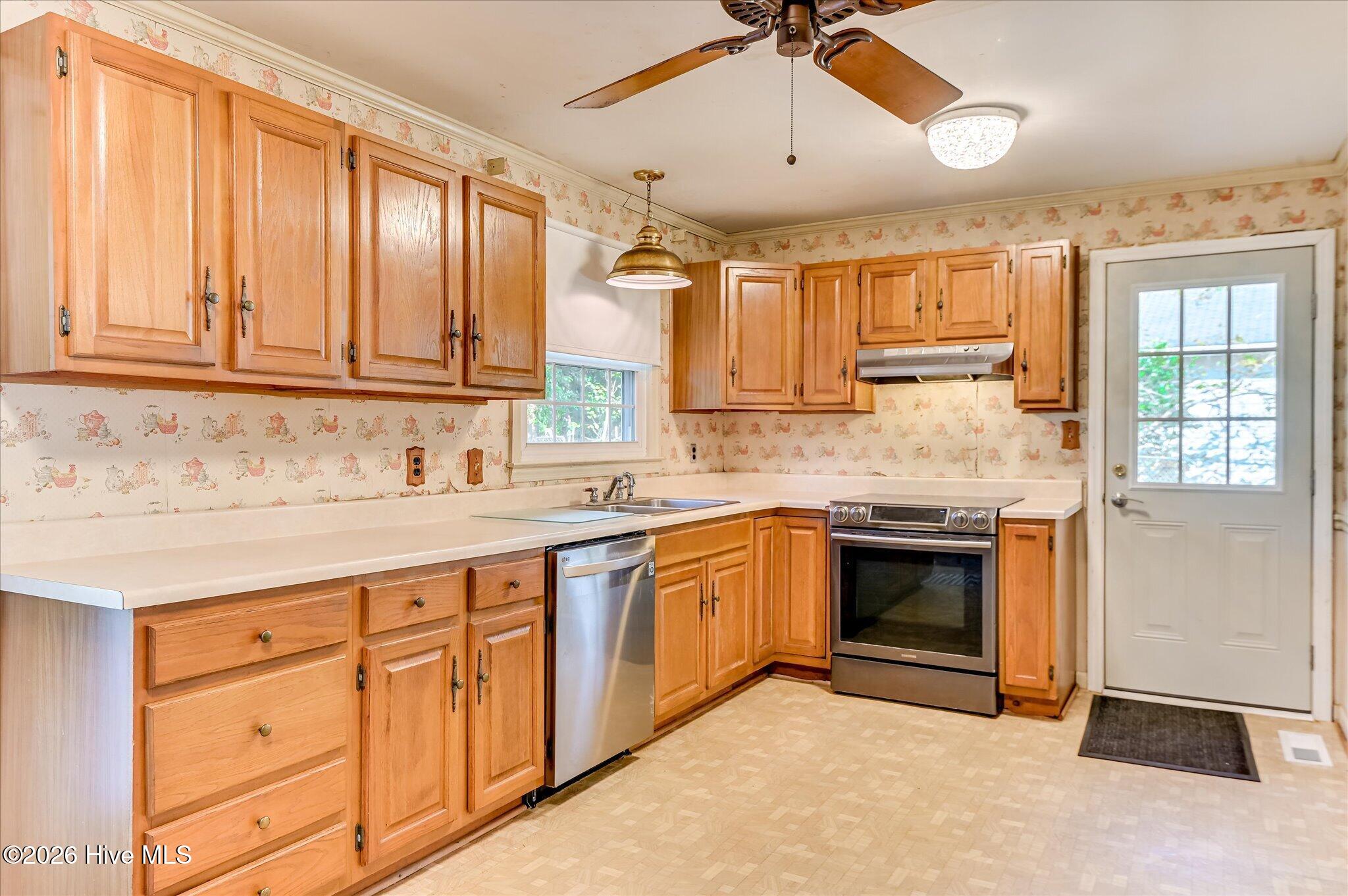 1937 Fairway Drive Property Photo 11
