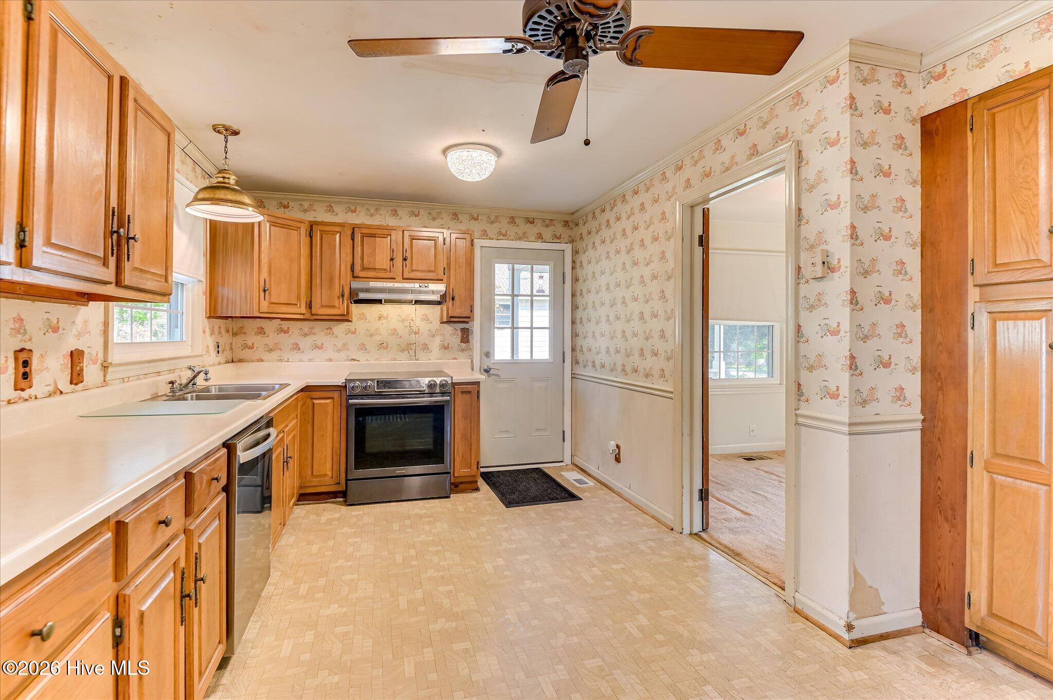 1937 Fairway Drive Property Photo 12