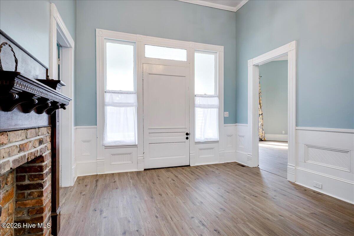 301 W 5th Street Property Photo 5