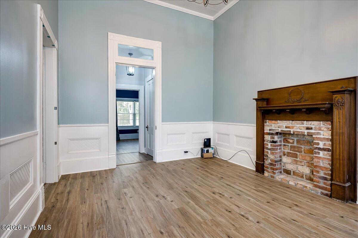 301 W 5th Street Property Photo 6