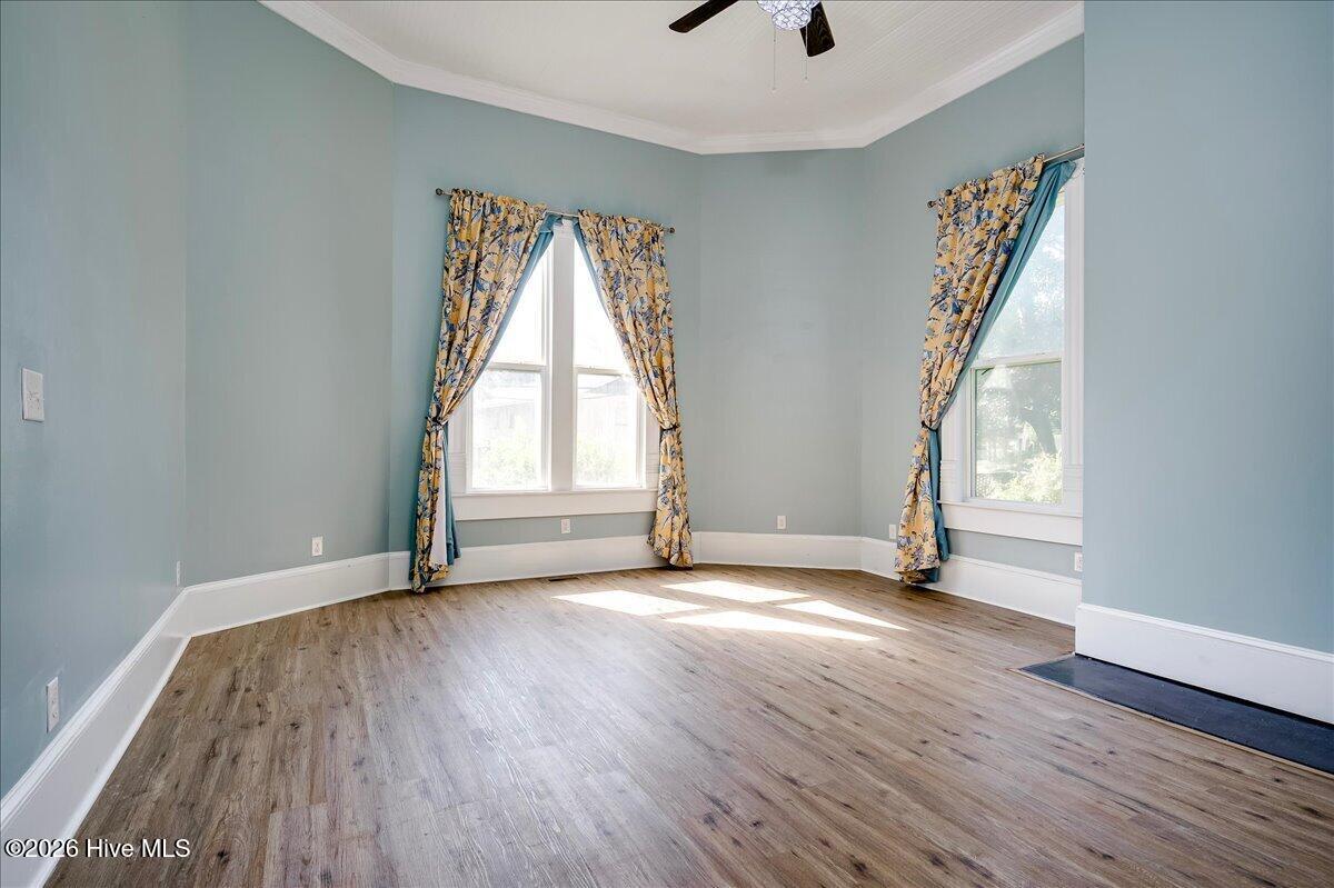 301 W 5th Street Property Photo 12