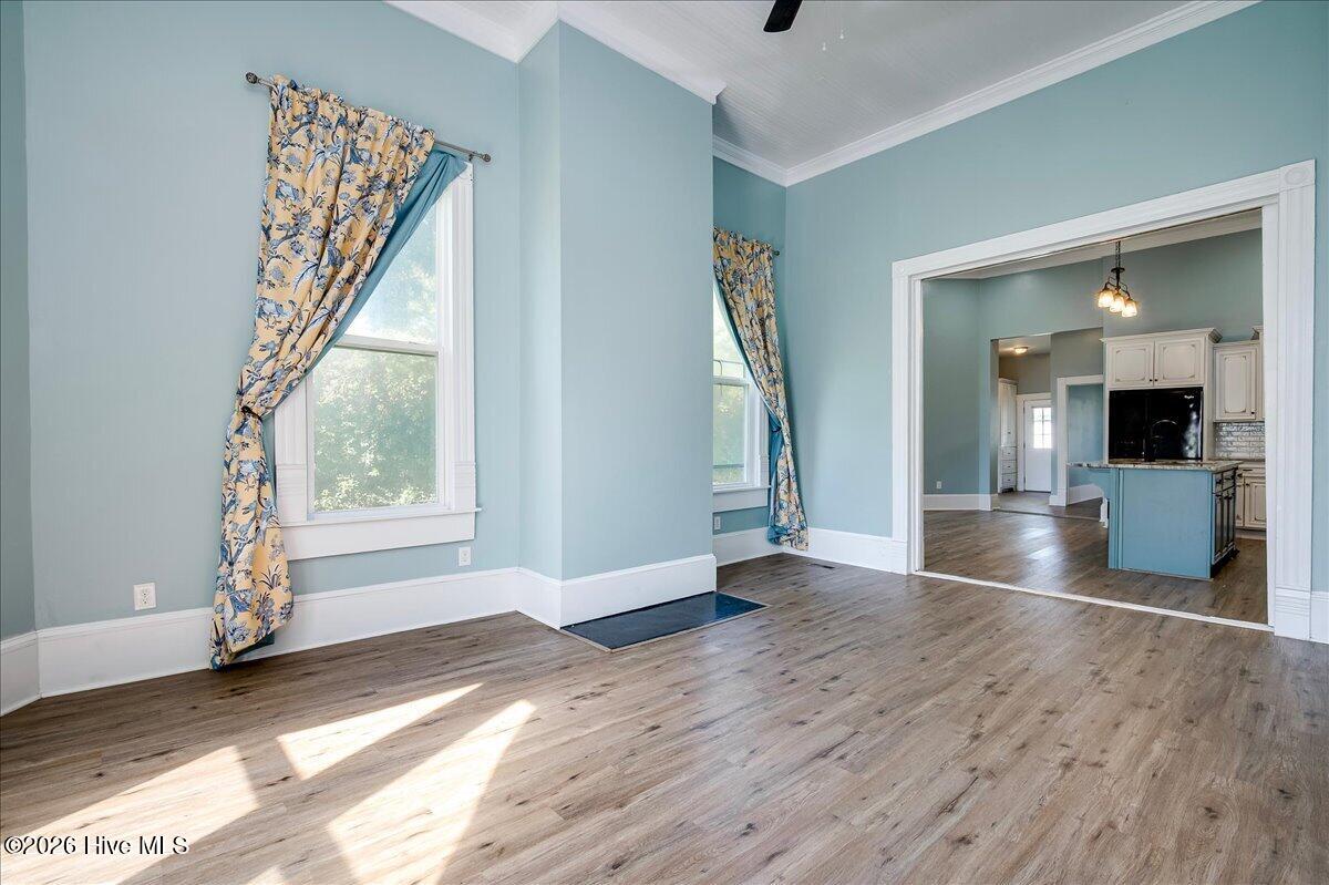 301 W 5th Street Property Photo 13
