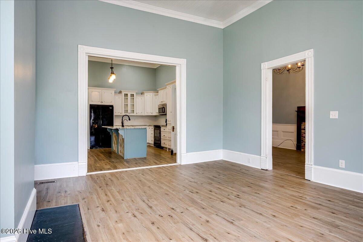 301 W 5th Street Property Photo 14