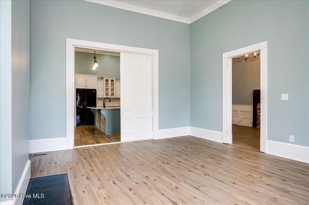 301 W 5th Street Property Photo 15