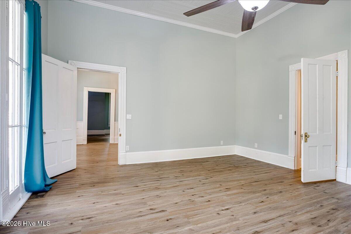 301 W 5th Street Property Photo 24