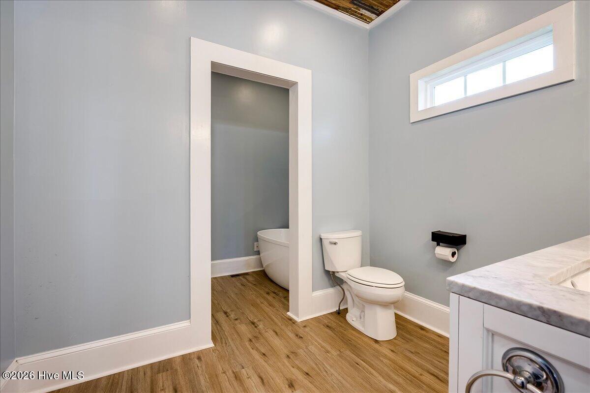 301 W 5th Street Property Photo 25