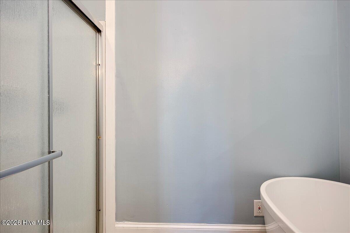 301 W 5th Street Property Photo 28