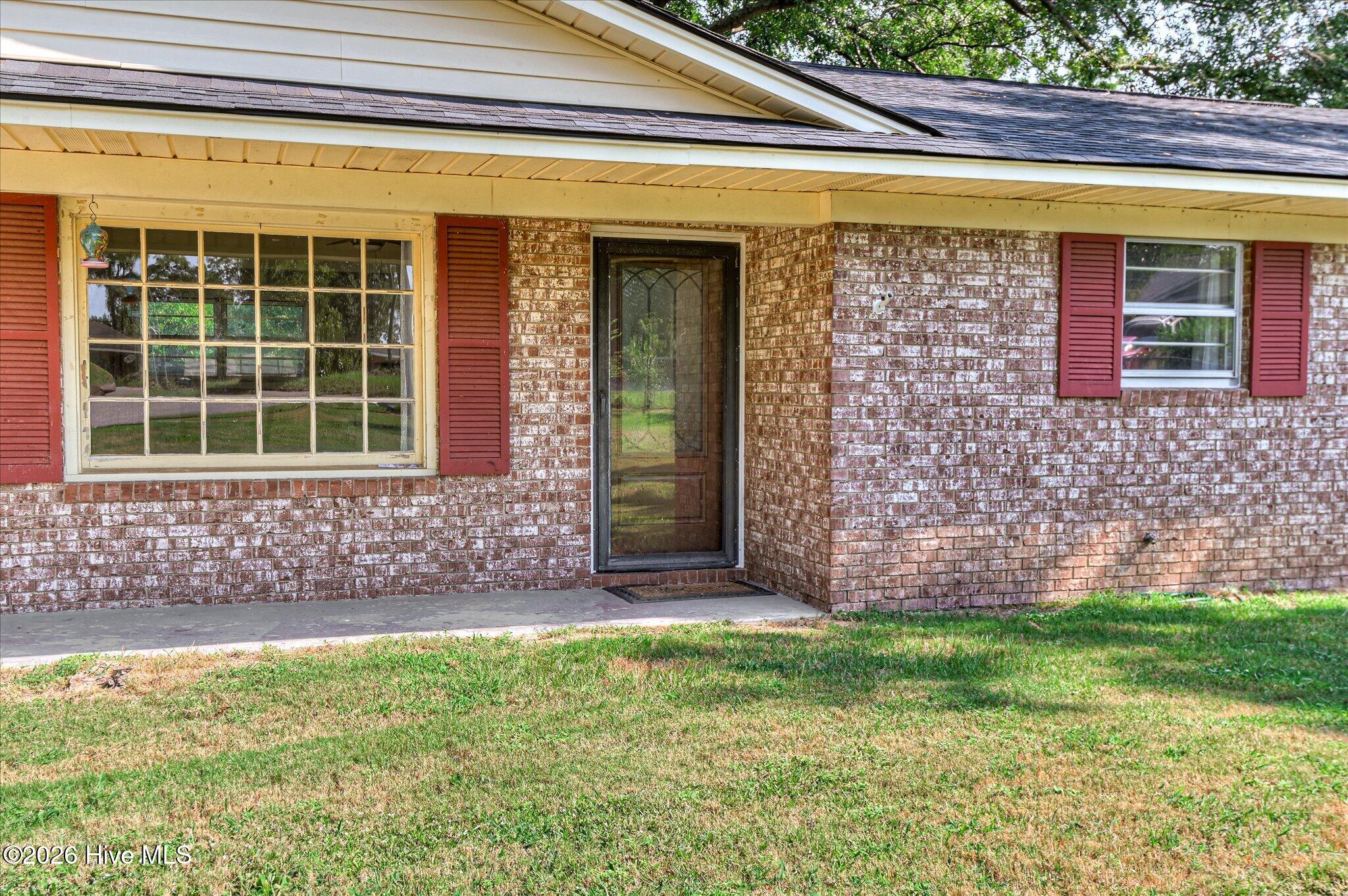 301 Edgewood Drive Property Photo 4