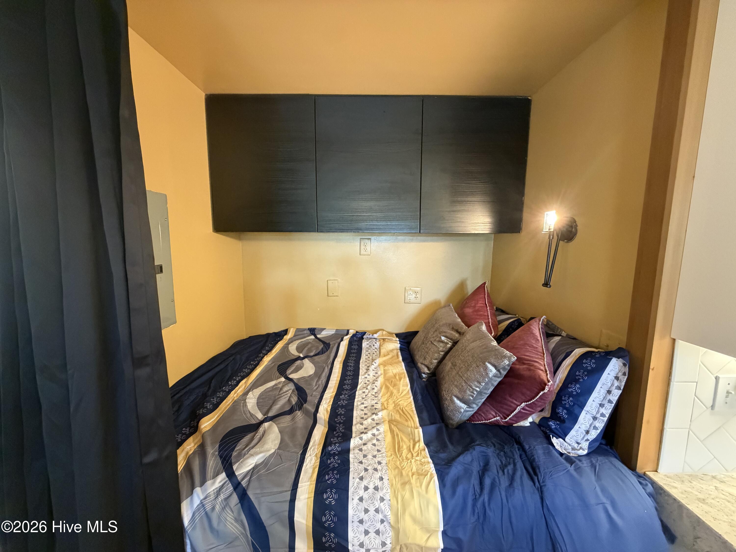 6225 Harbourside Drive Property Photo 8