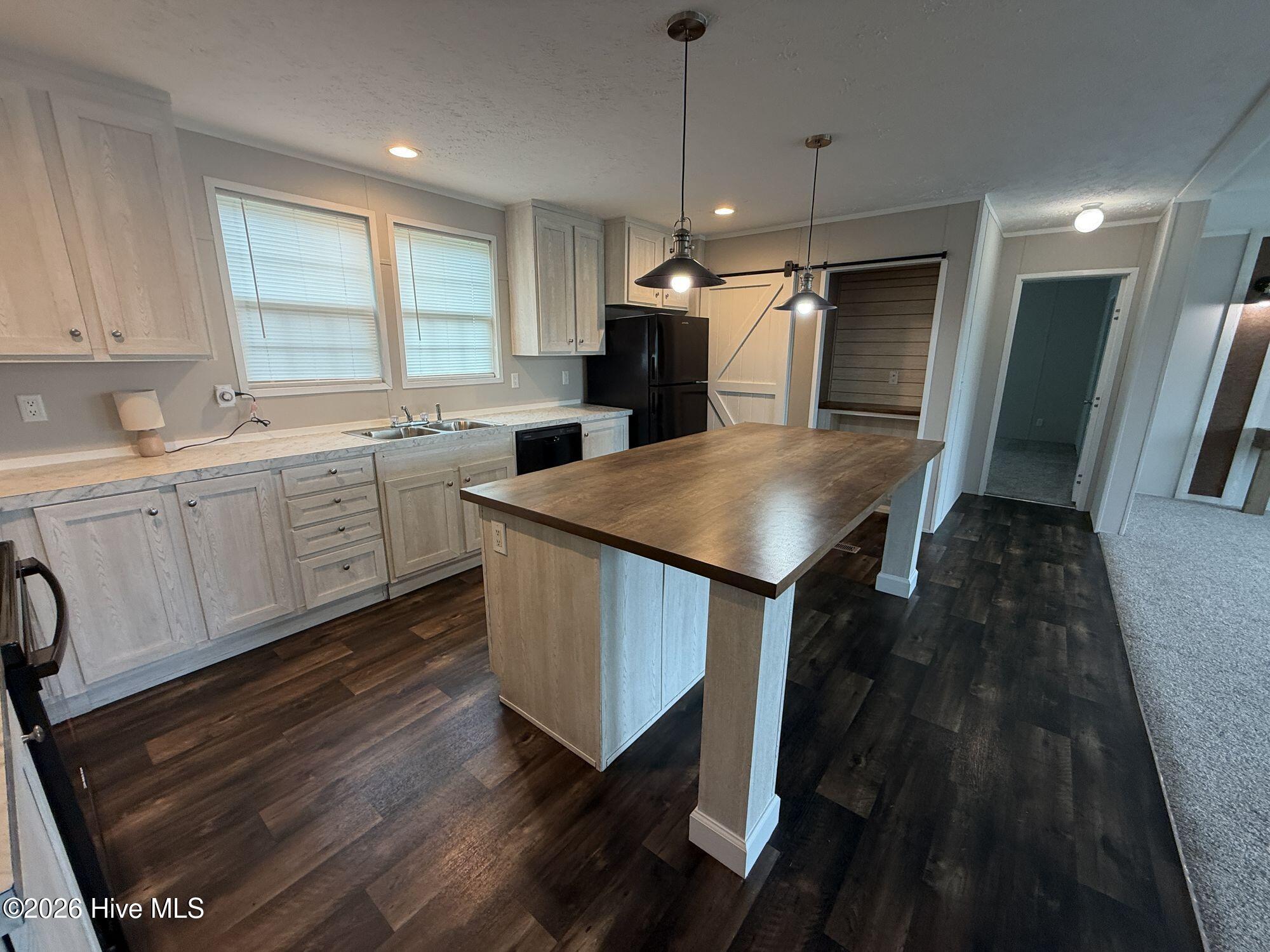 3189 Roy Beach Road Property Photo 2