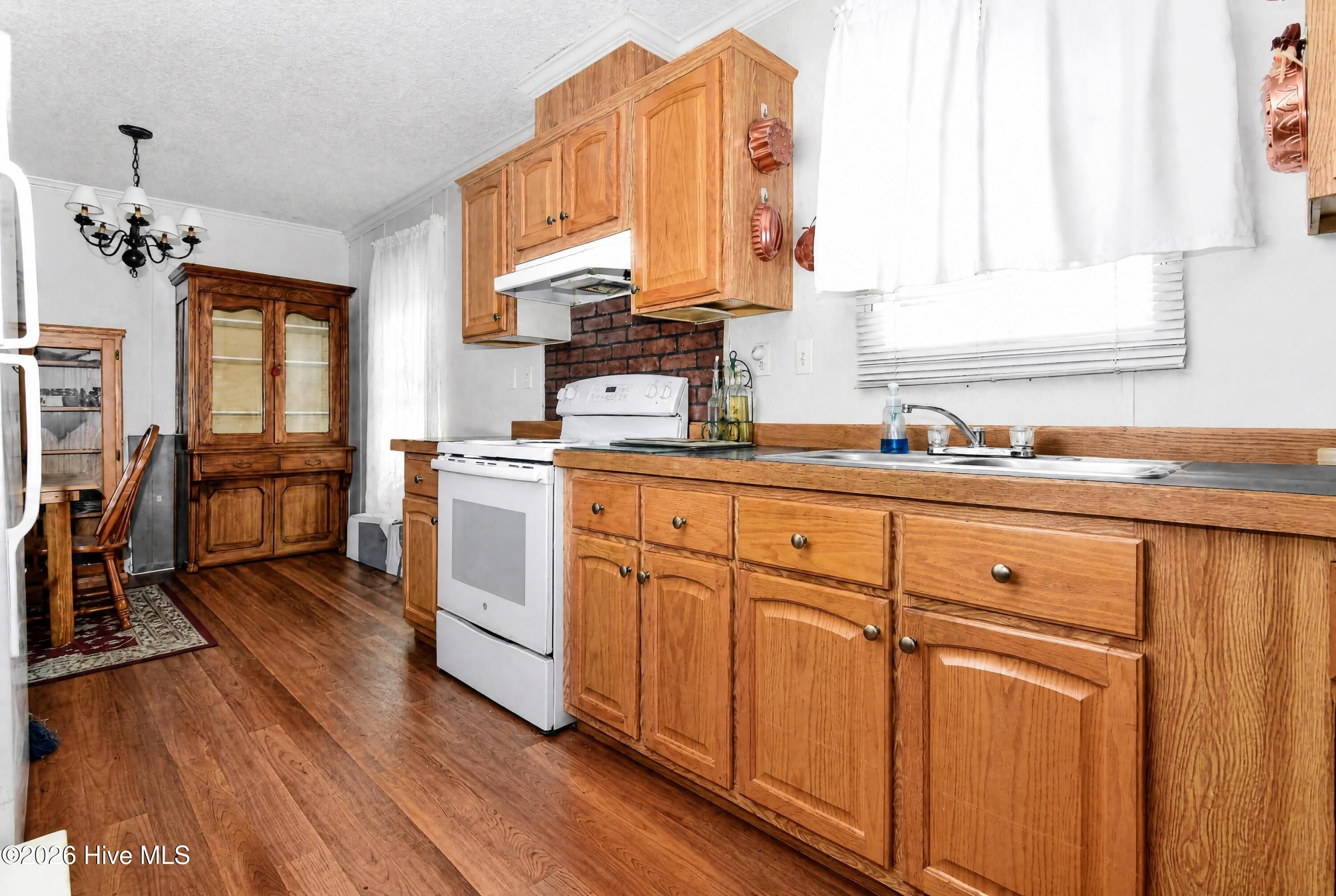 1035 W Bay Street Property Photo 9