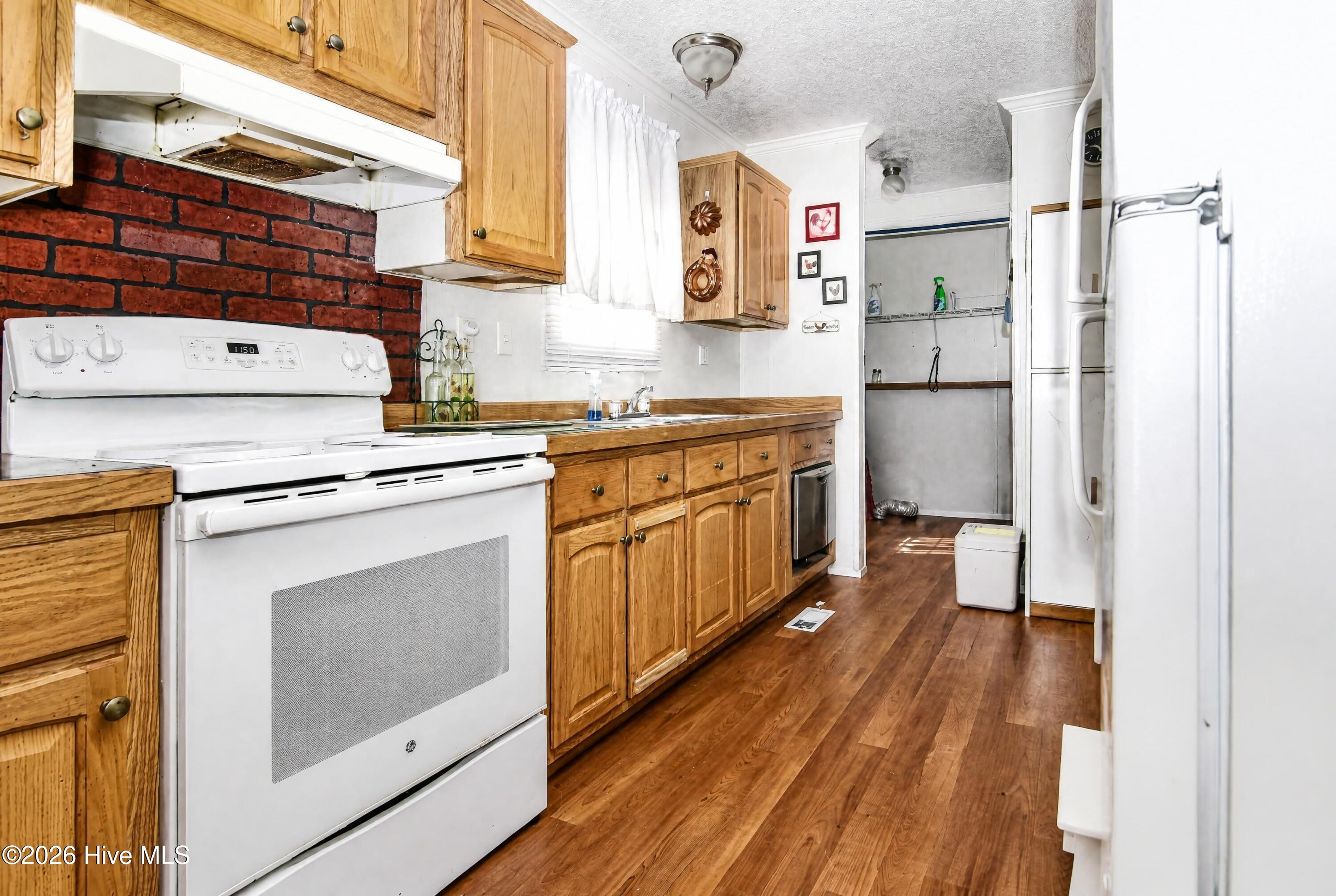 1035 W Bay Street Property Photo 10