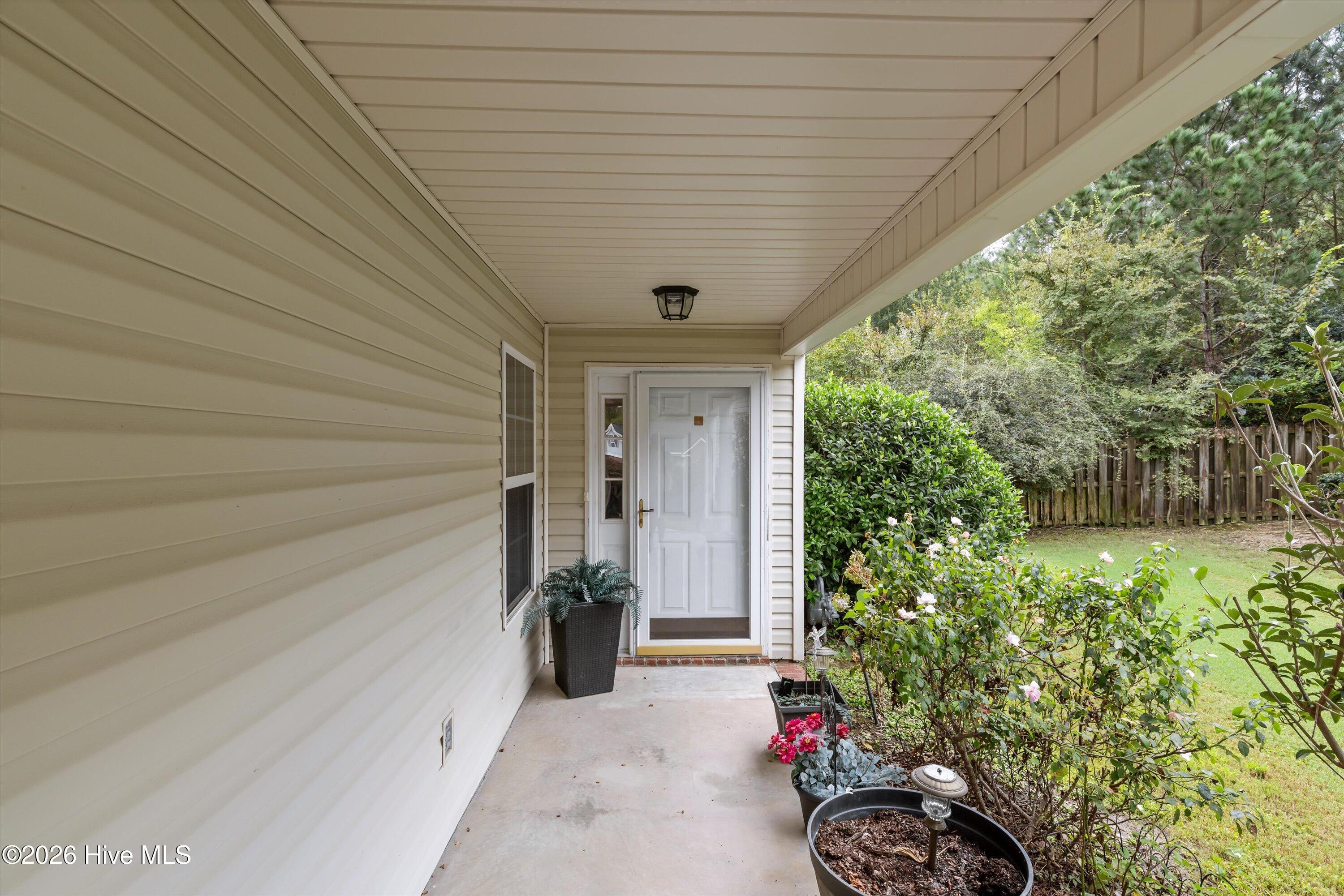 2071 Summerton Circle Property Photo 3