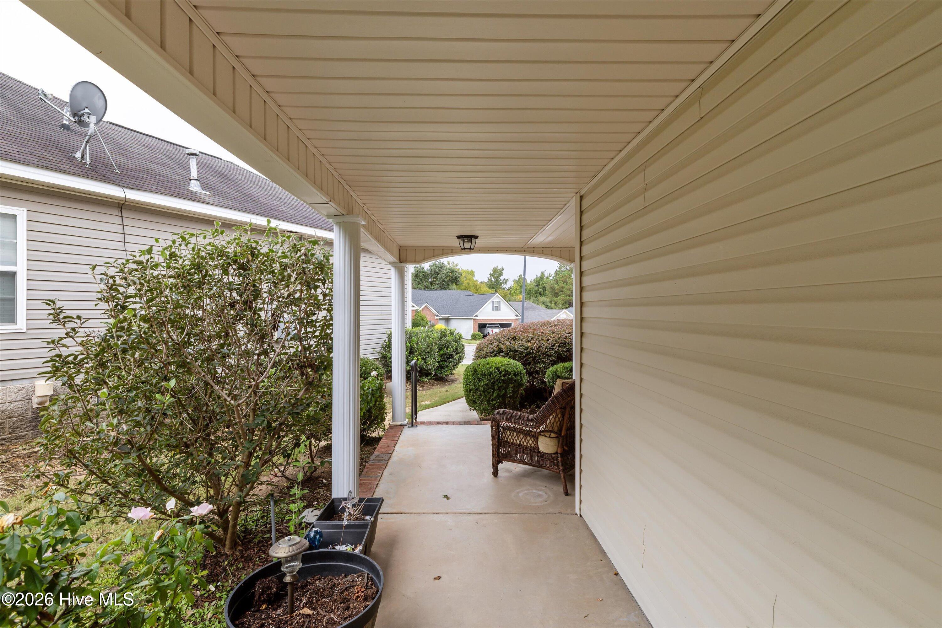 2071 Summerton Circle Property Photo 4