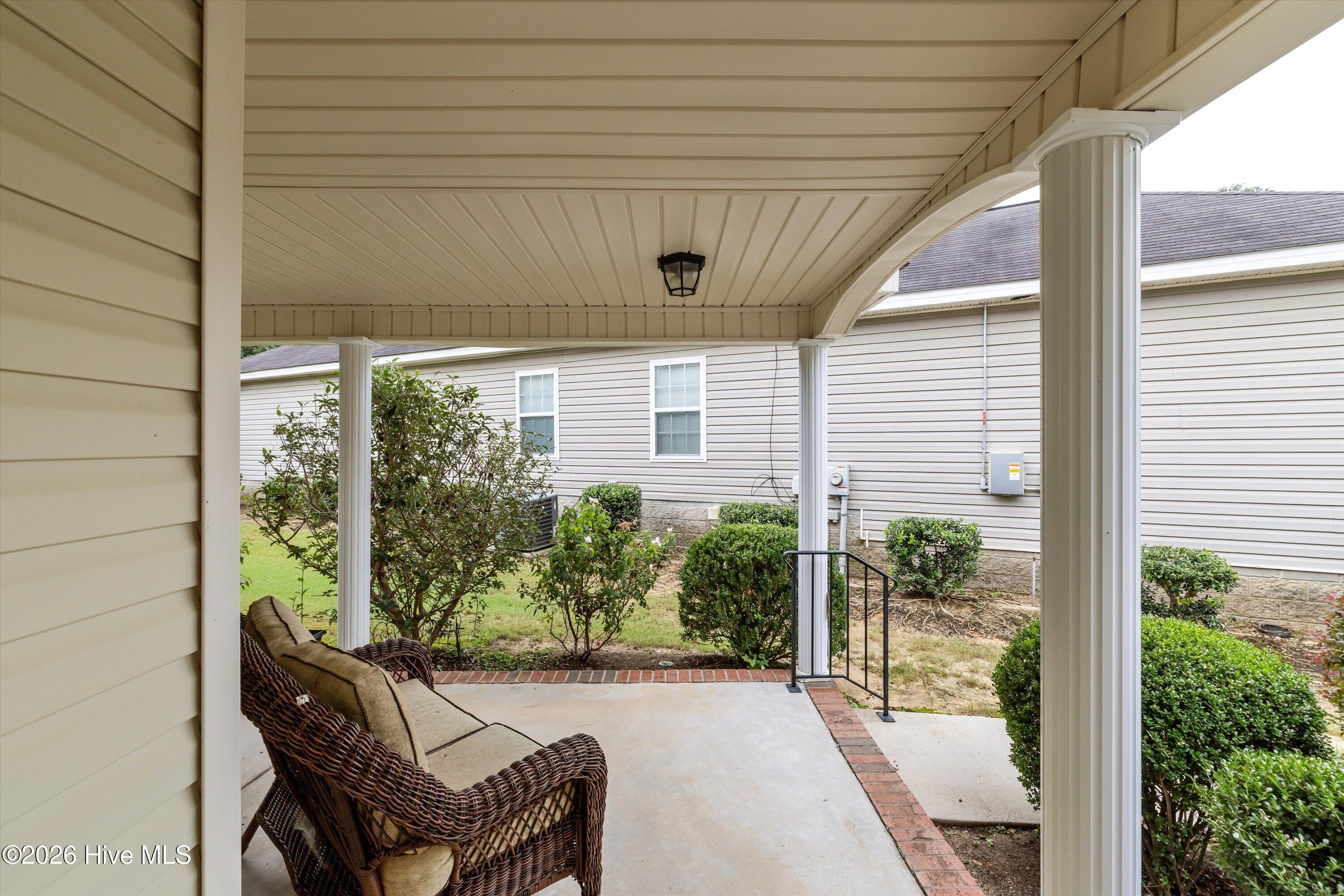 2071 Summerton Circle Property Photo 6