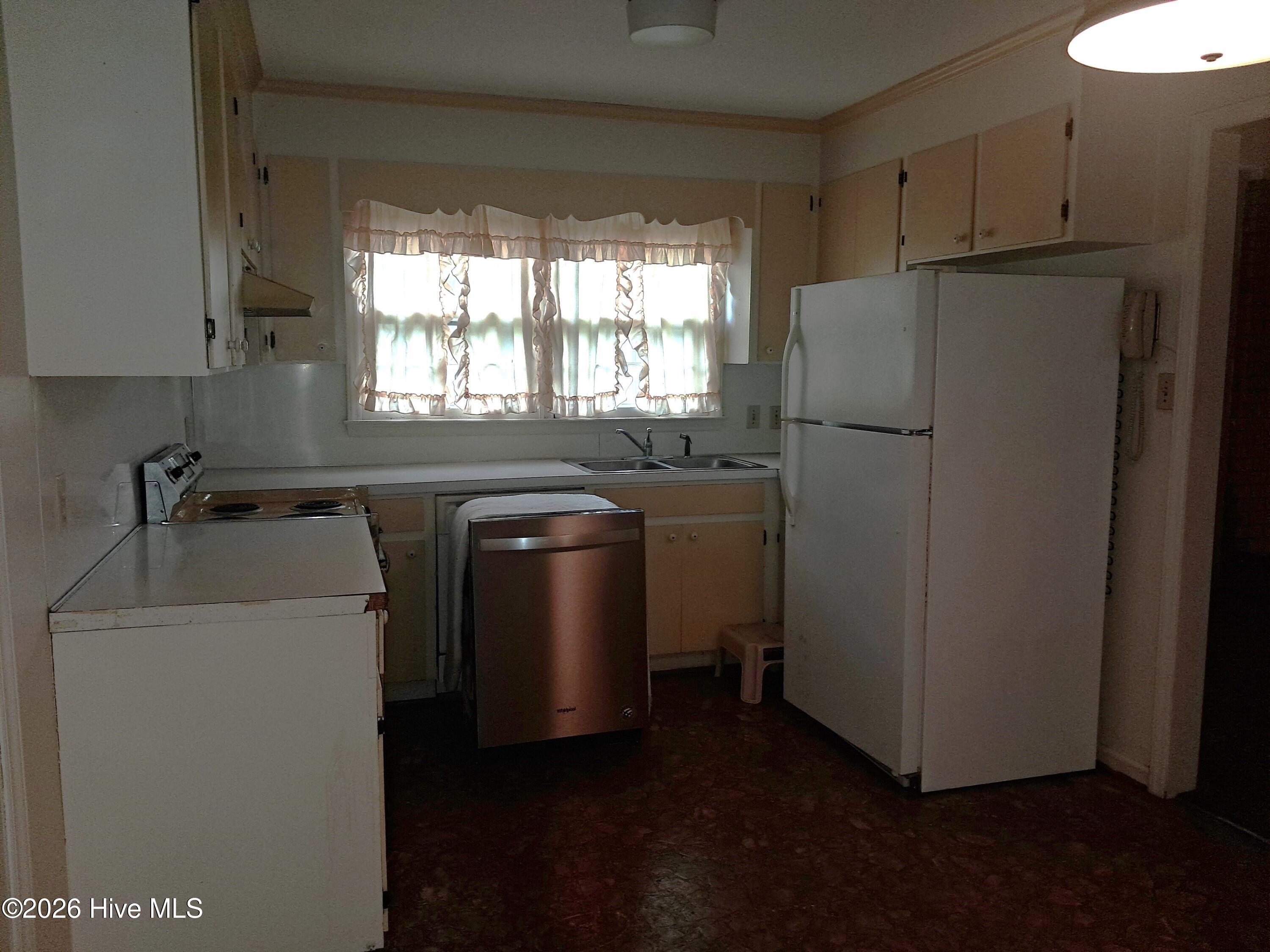 808 Arrow Drive Property Photo 2