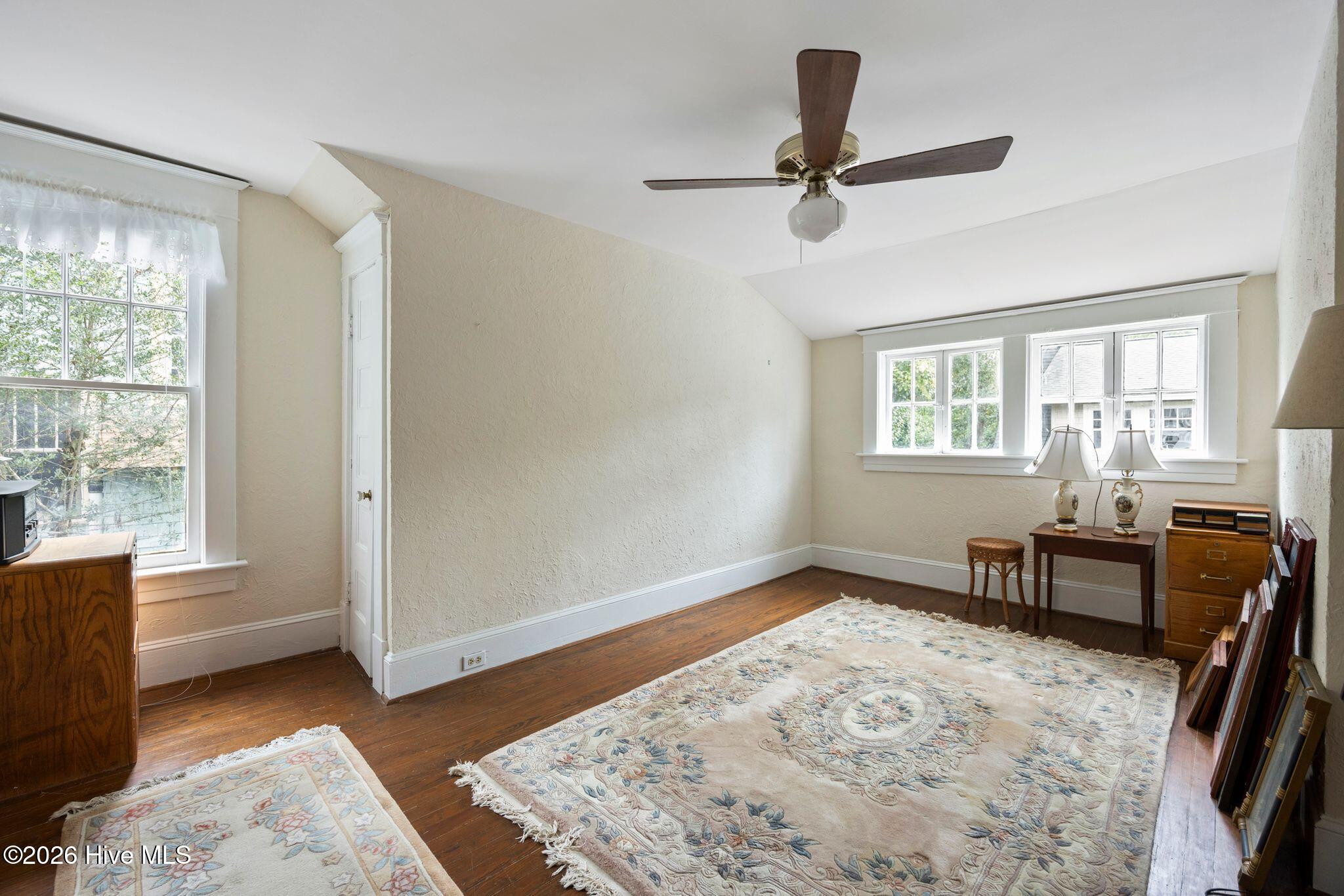 1811 Grace Street Property Photo 33