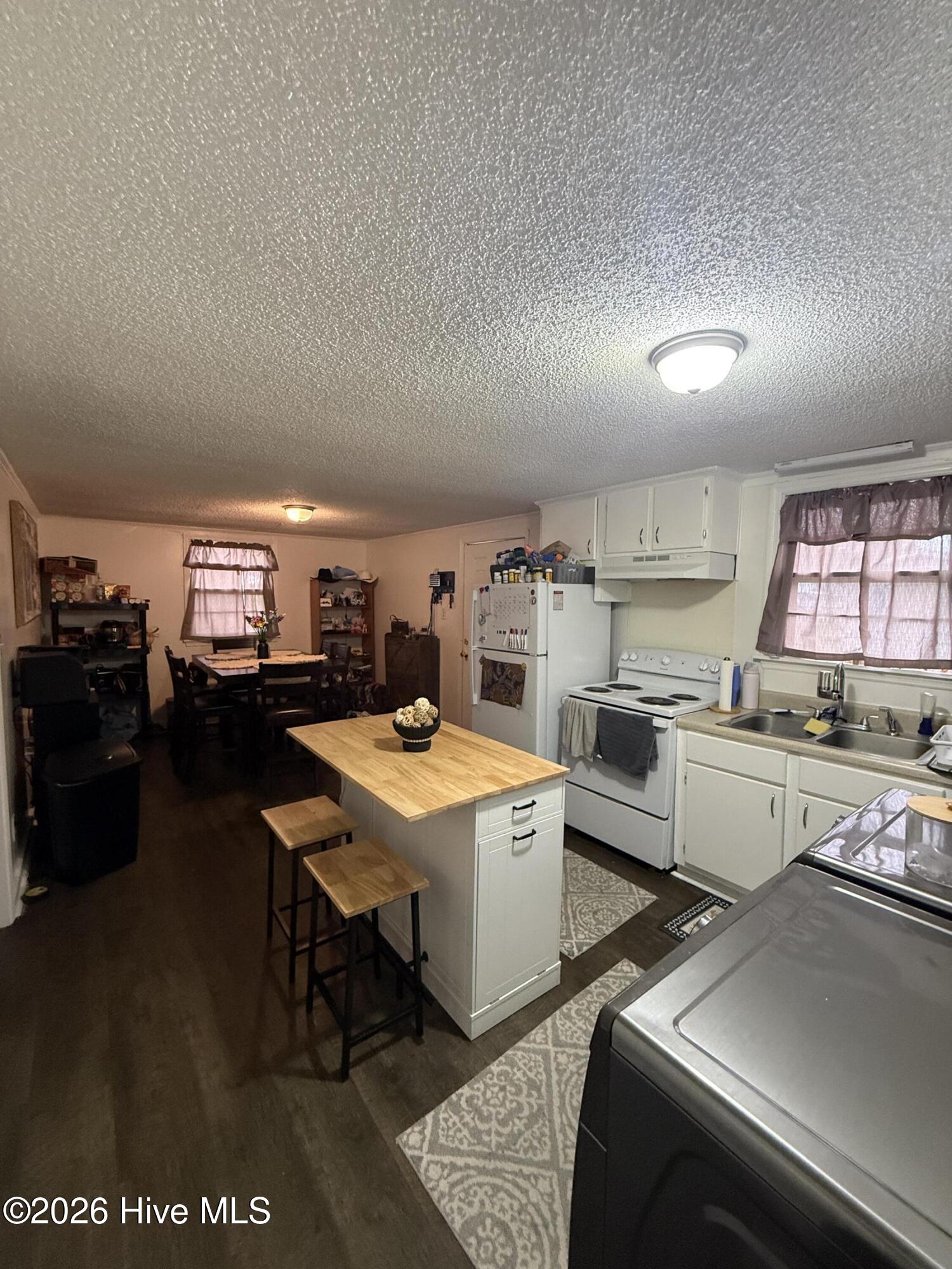 203 W King Street Property Photo 4