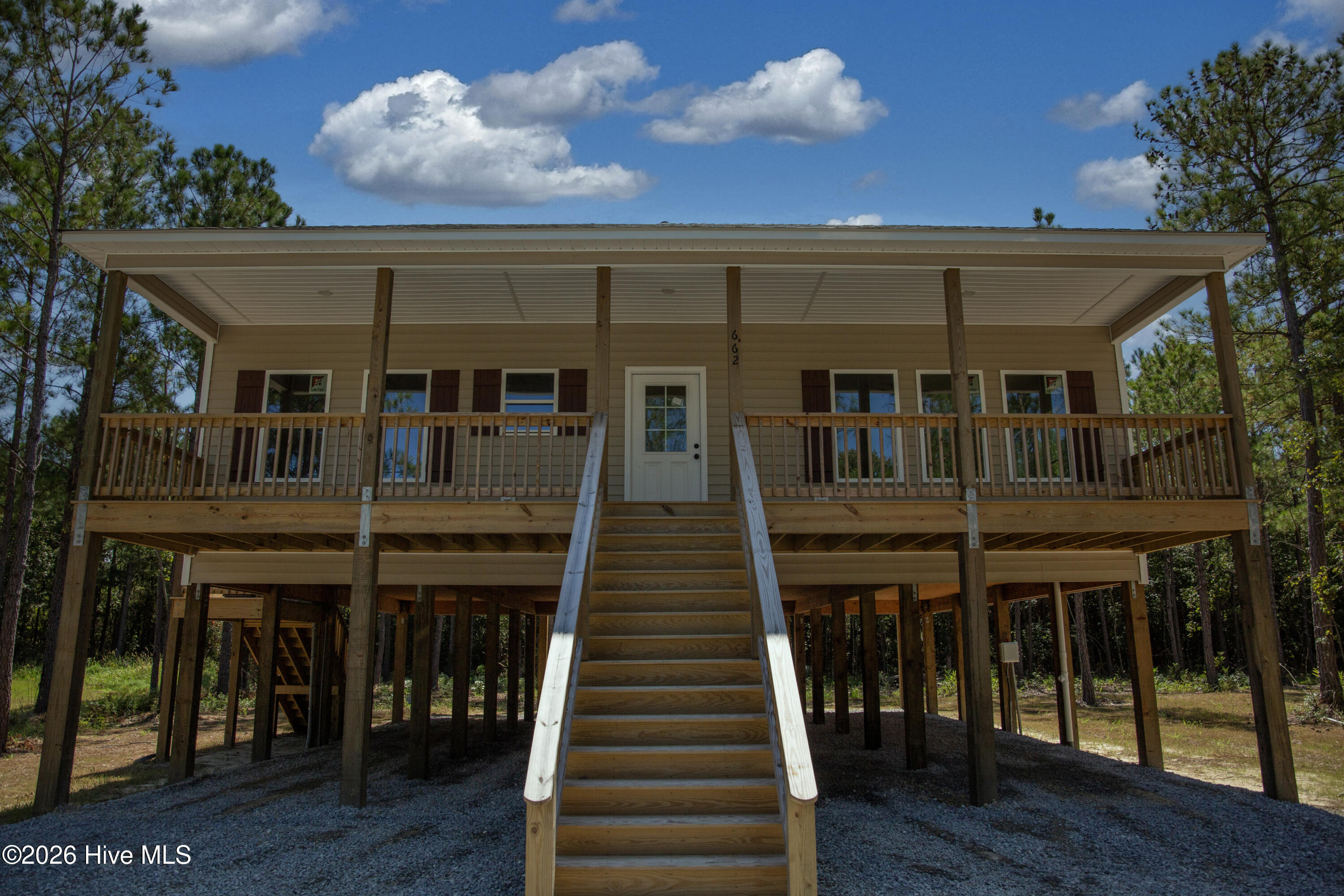 662 Vandemere Creek Drive Property Photo 2
