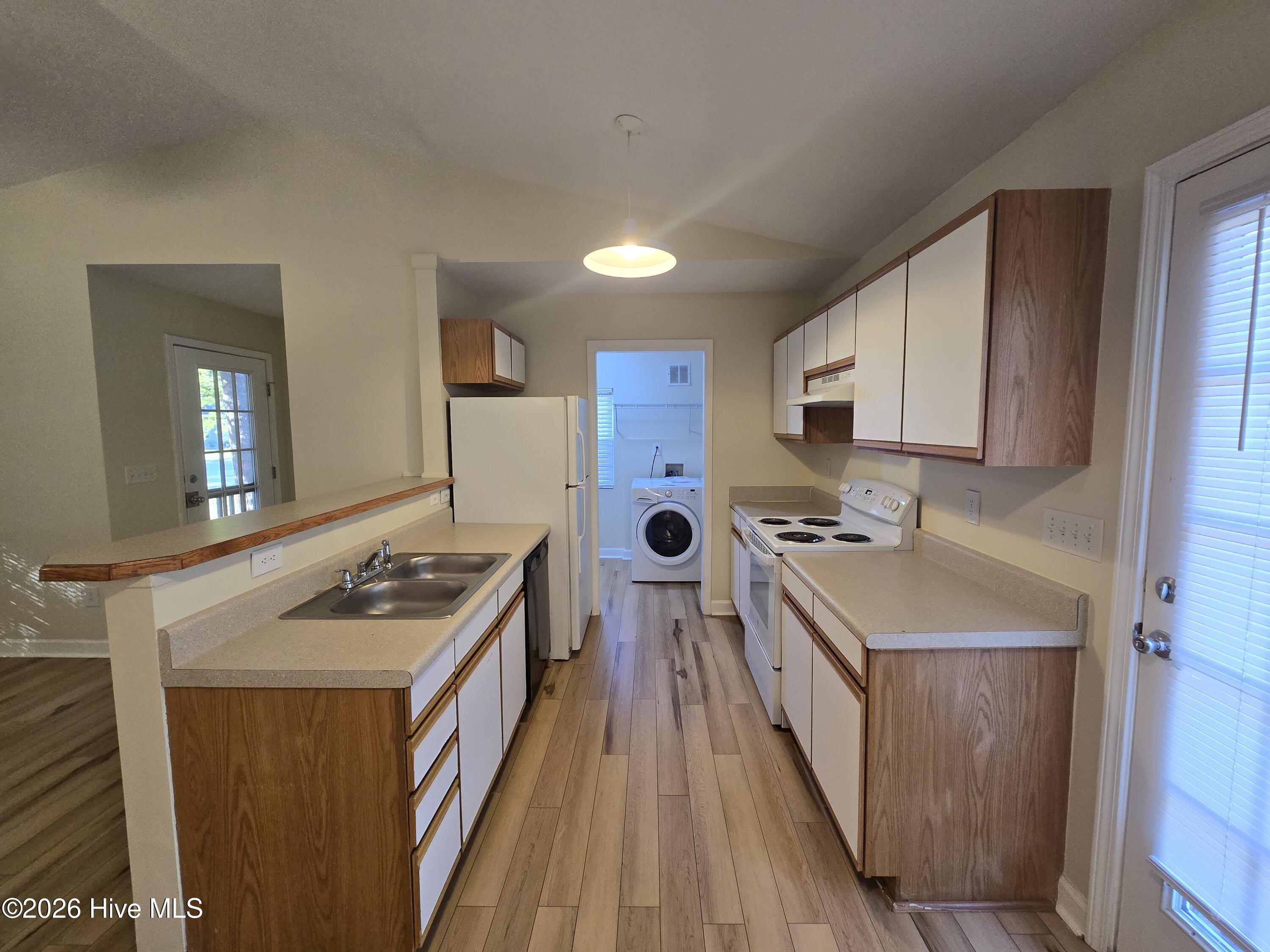 502 Wesley Avenue Property Photo 9