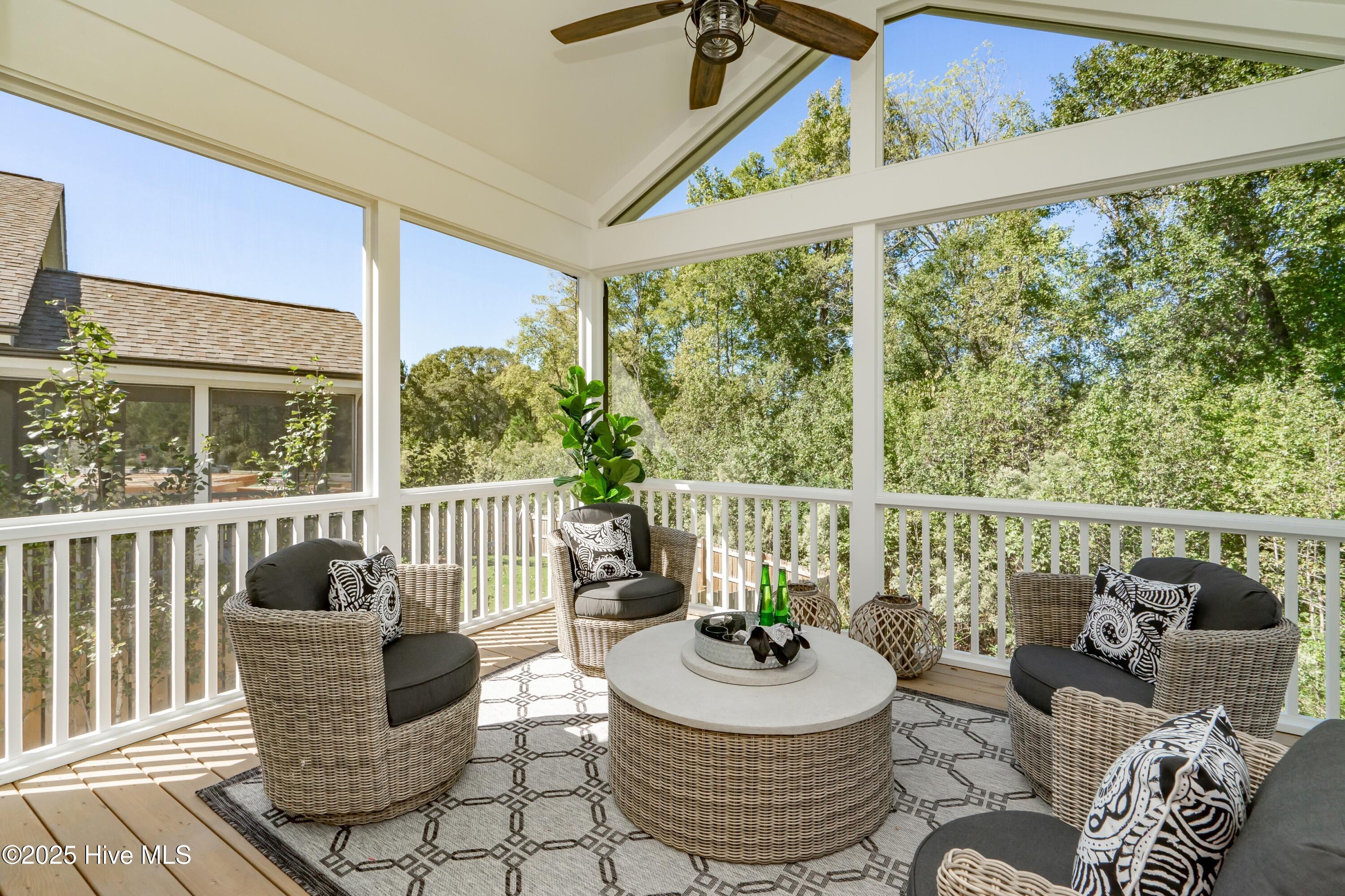 221 Shoreview Drive Property Photo 4
