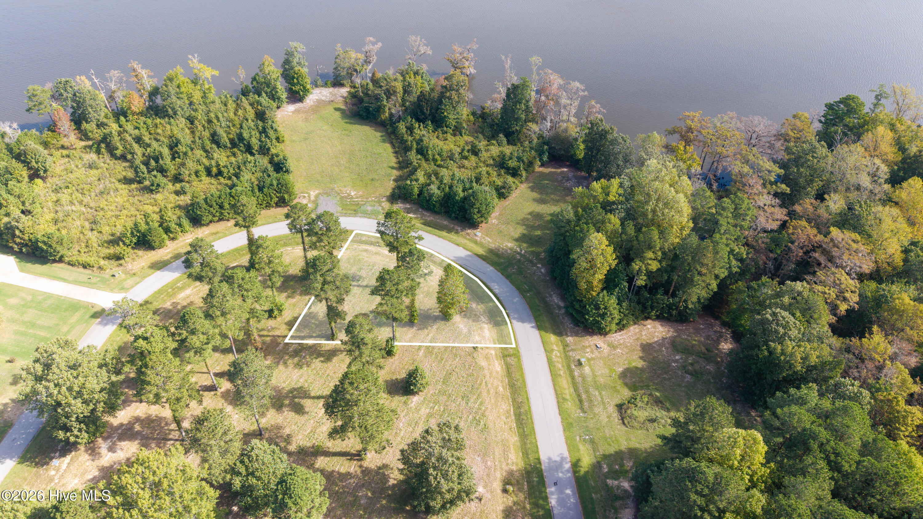 323 Plantation Circle Property Photo 3