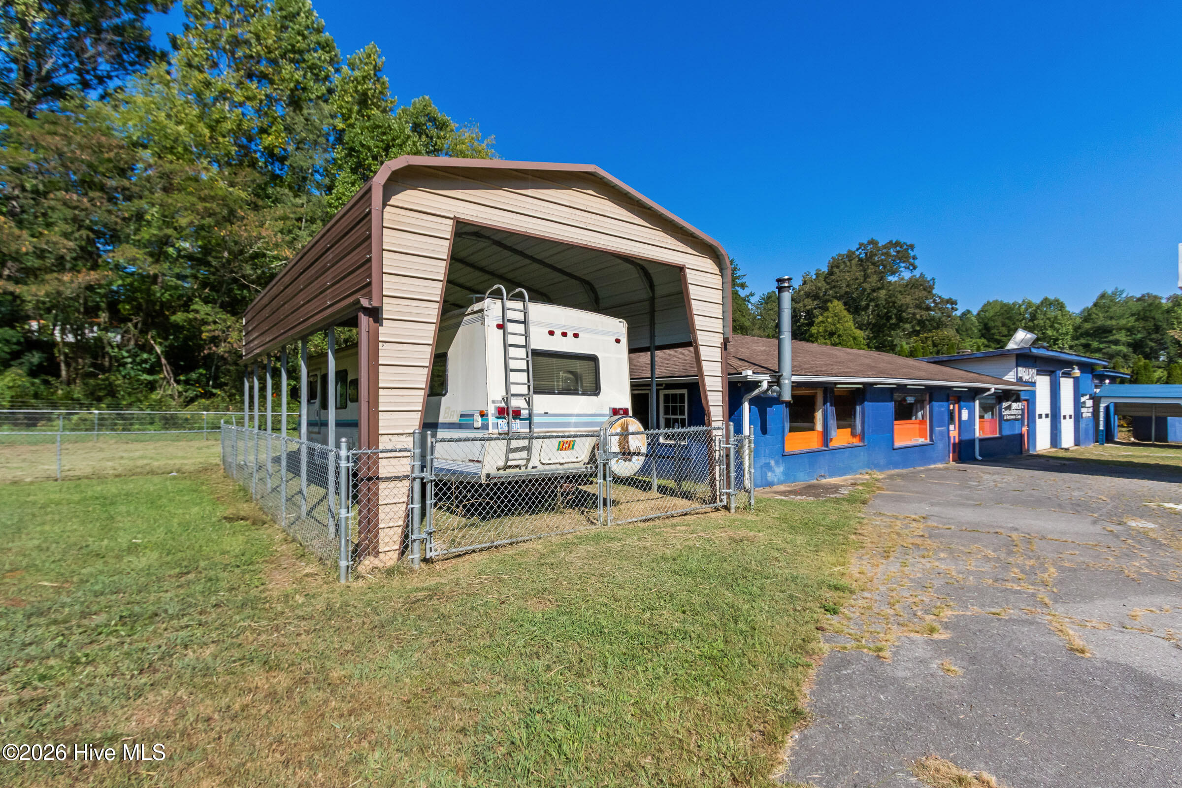 7878 W Us Highway 64 Property Photo 6