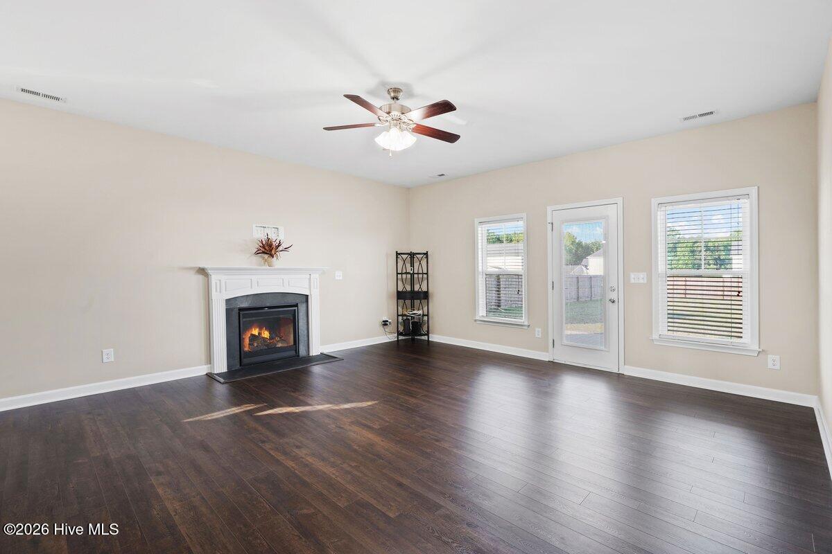 101 Auburn Bay Drive Property Photo 8