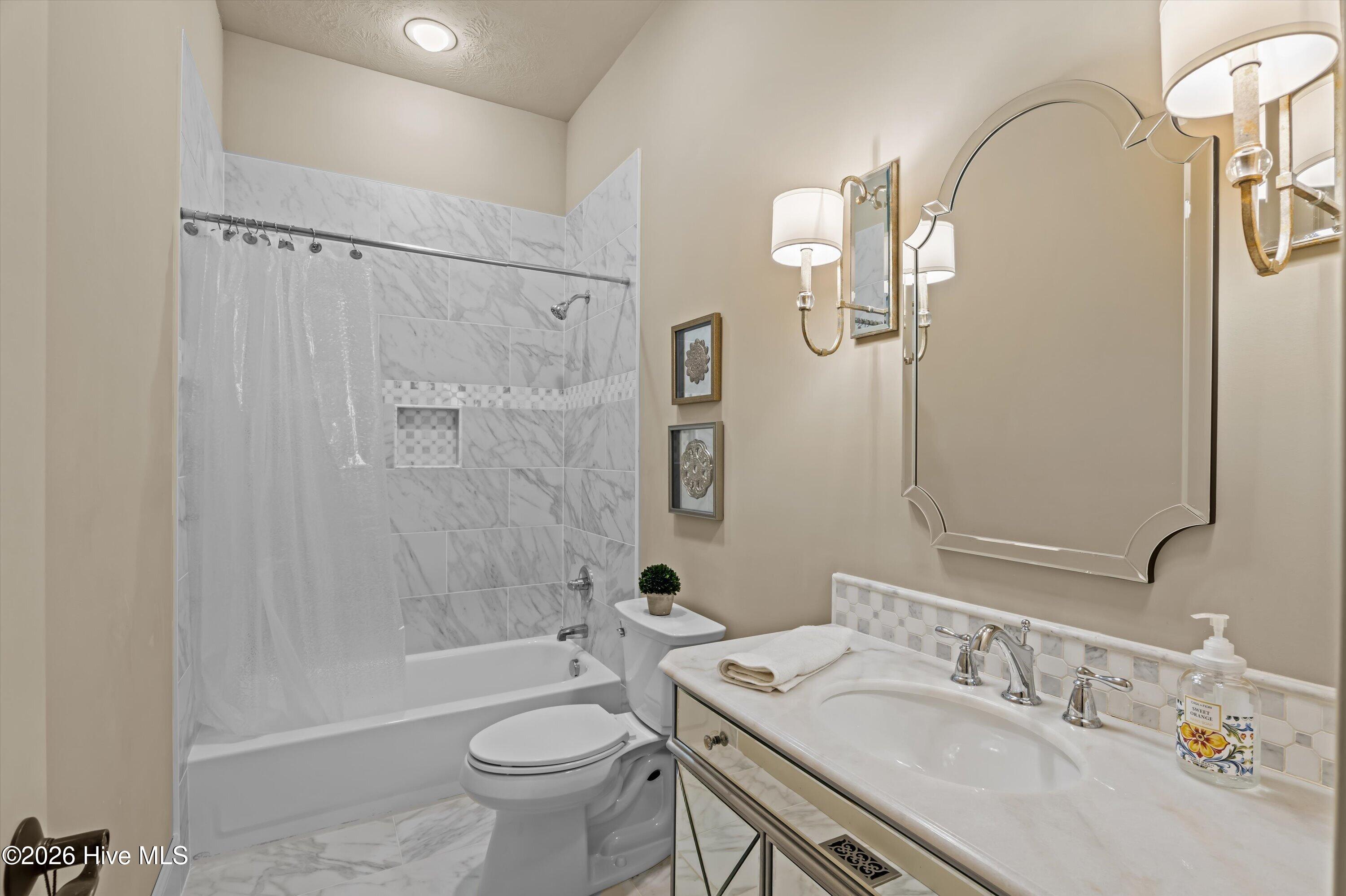 1018 Emerald Place Property Photo 11