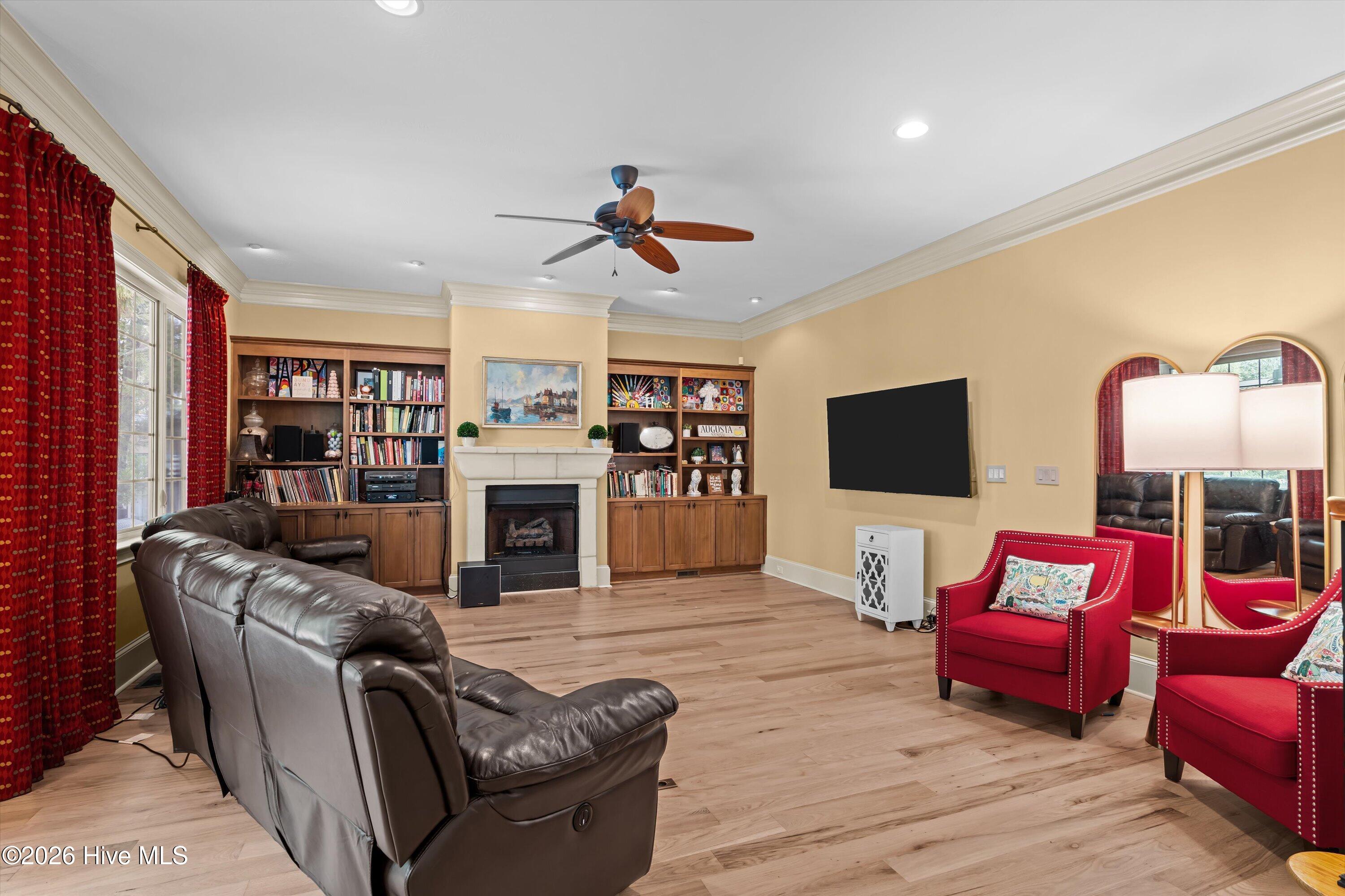 1018 Emerald Place Property Photo 16