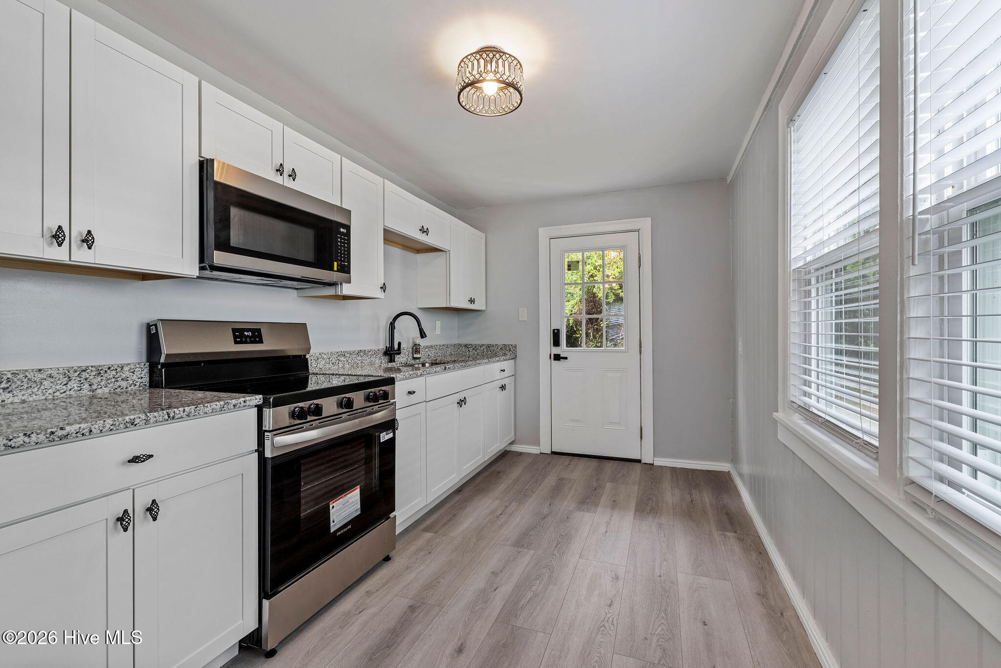 208 Clay Street Property Photo 8