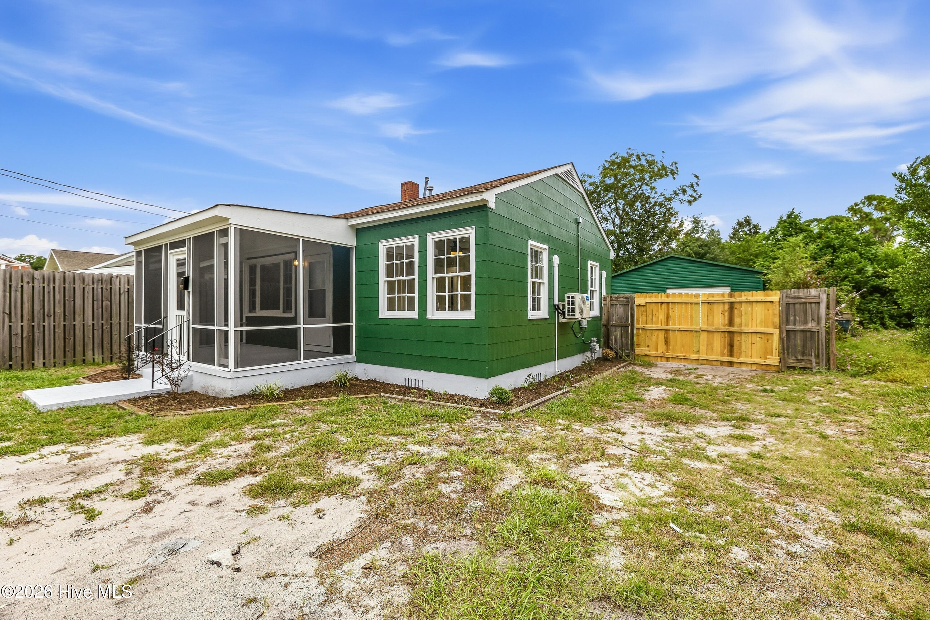 2115 Jefferson Street Property Photo 4