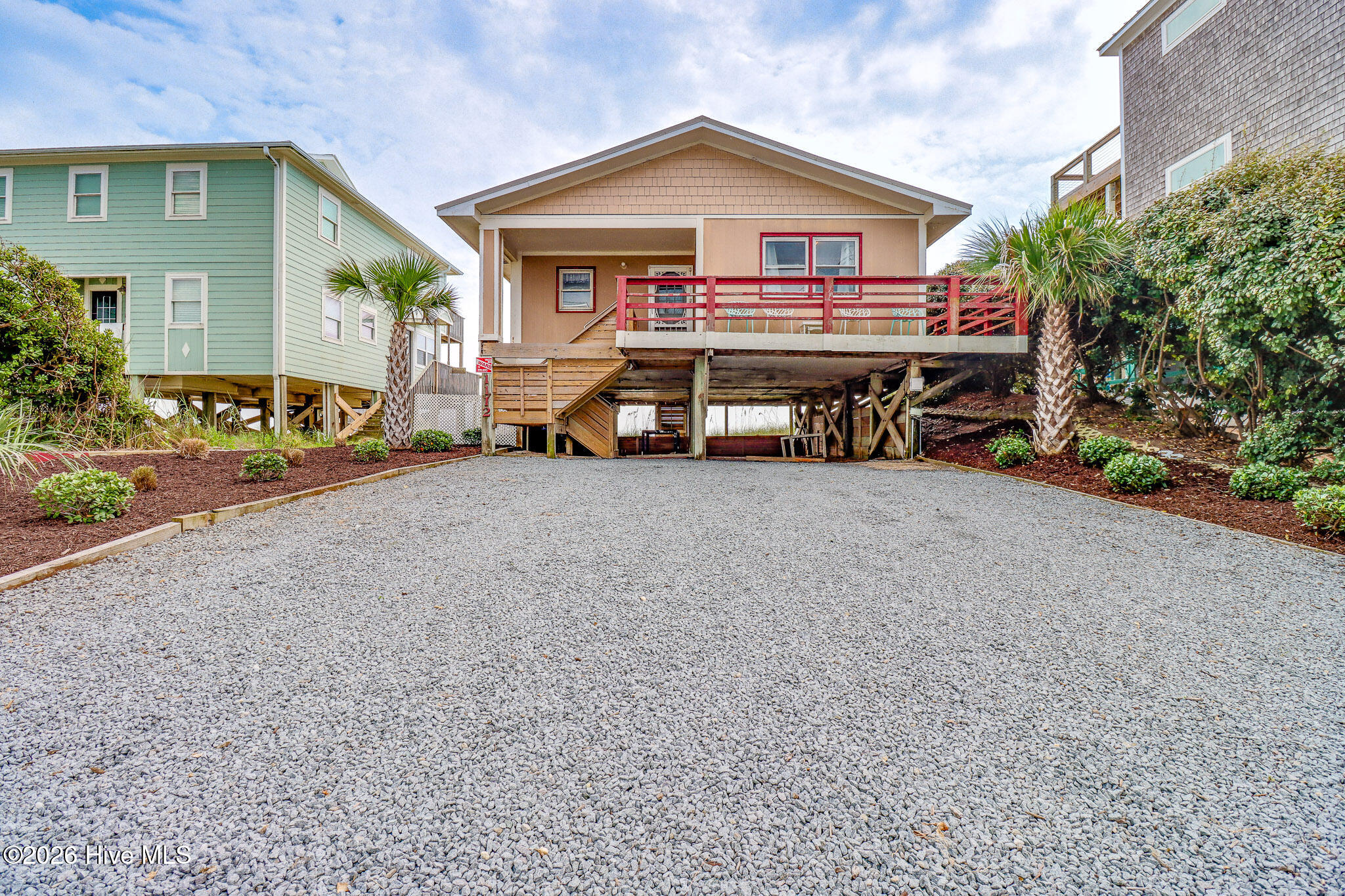 1112 N Shore Drive Property Photo 1