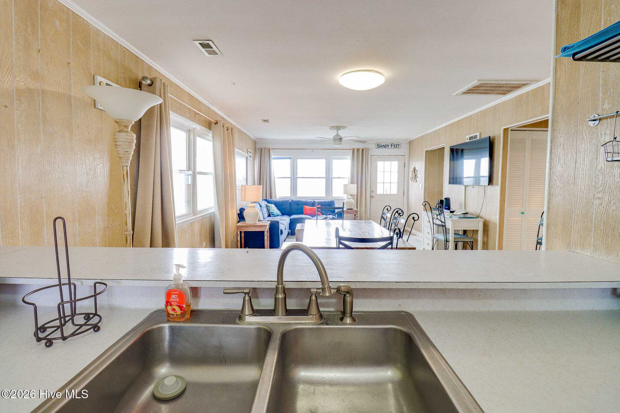 1112 N Shore Drive Property Photo 10