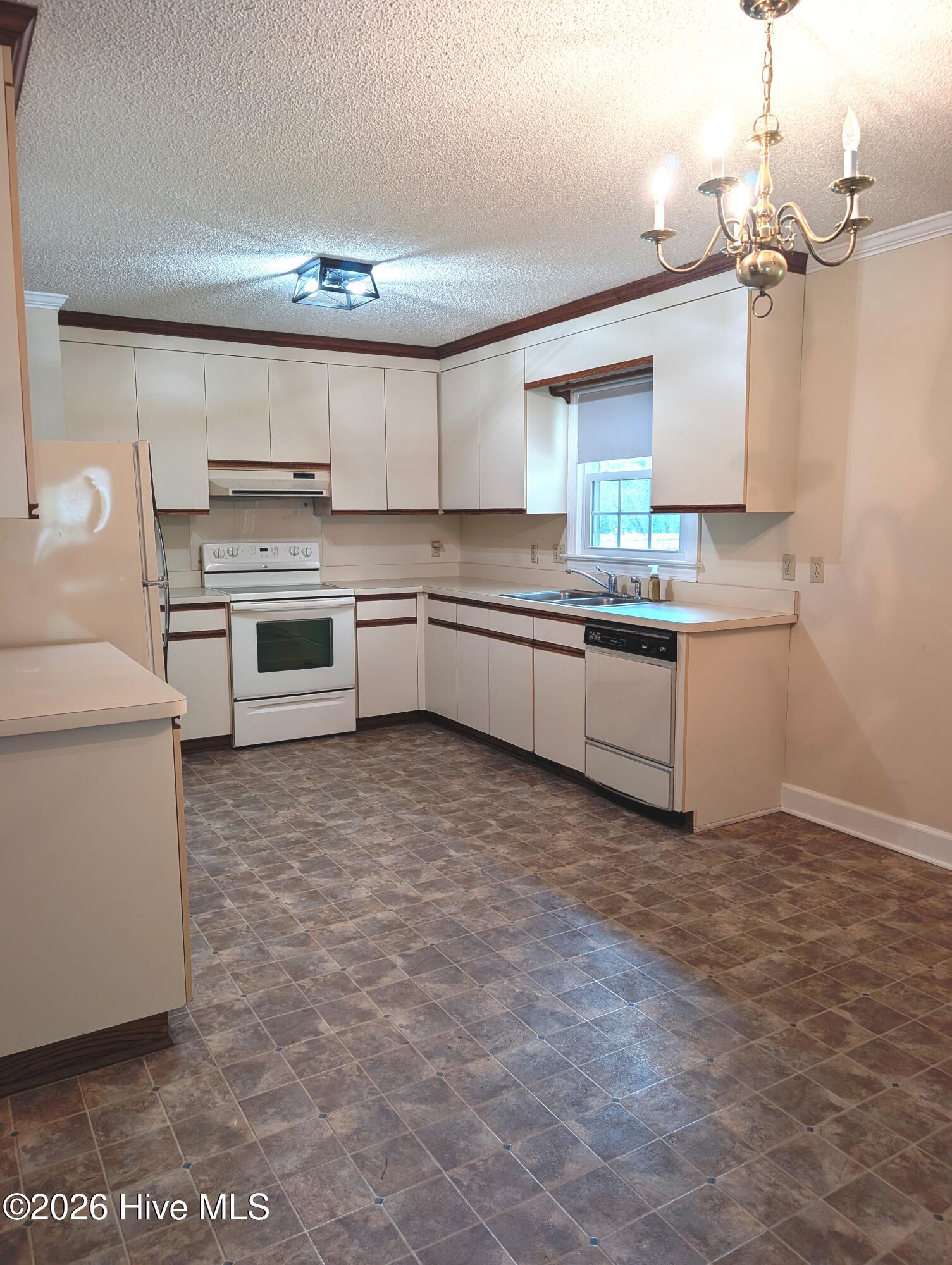 2721 Tilghman Road N Property Photo 3