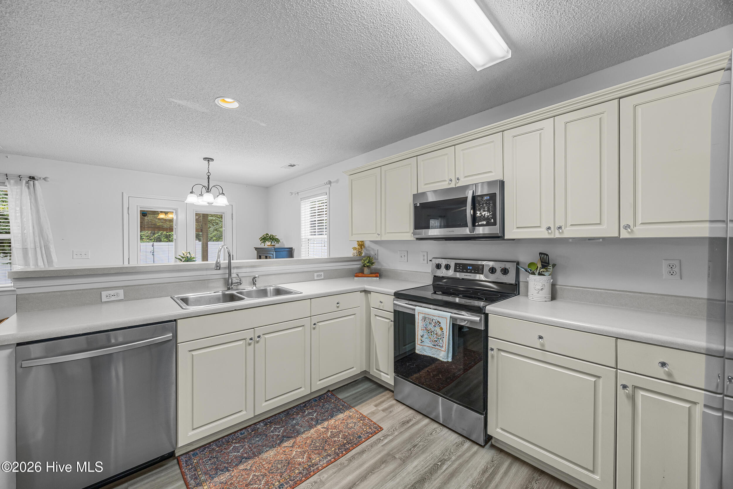 1112 Sunburst Way Property Photo 24